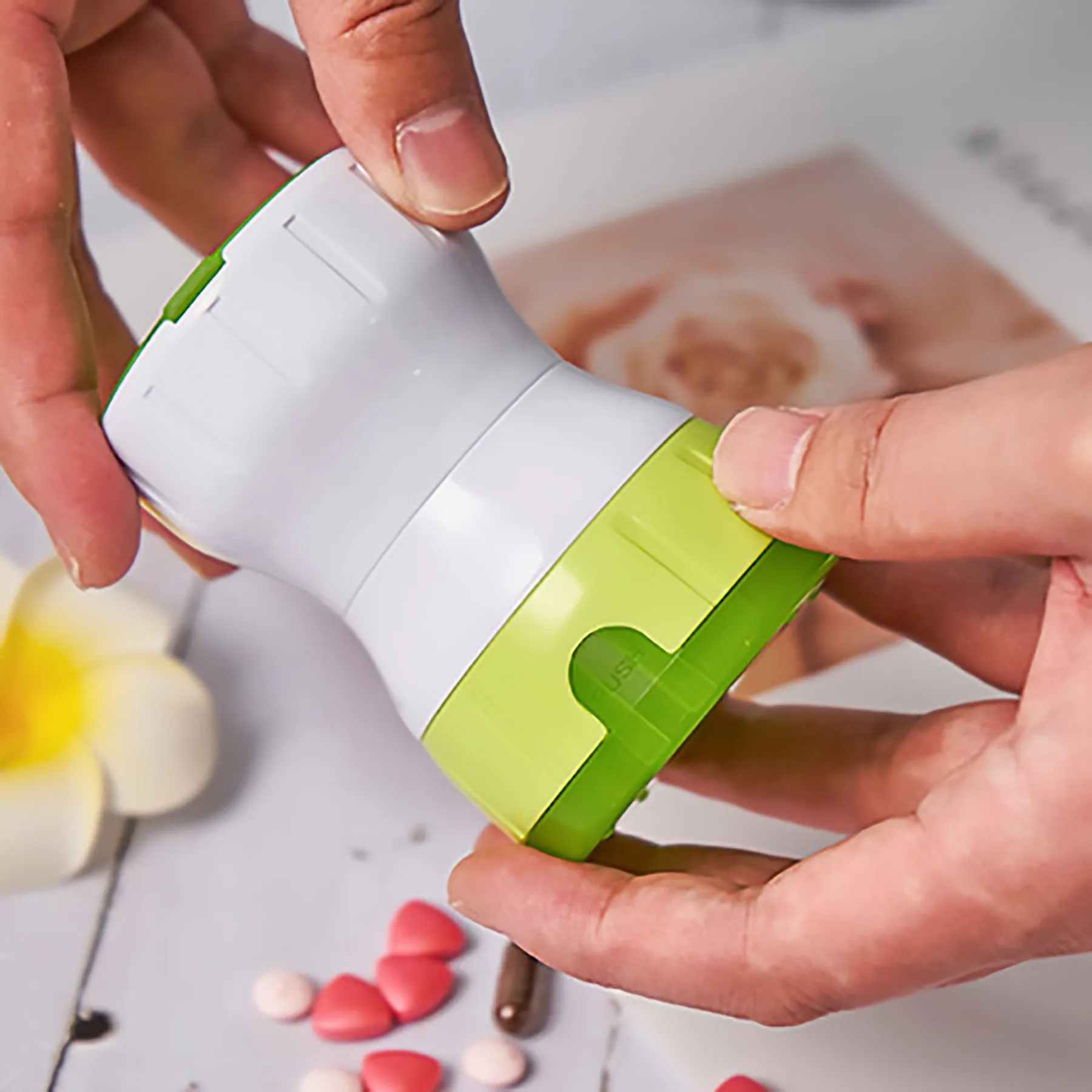Plastic Convenient 3-In-1 Grinder 9