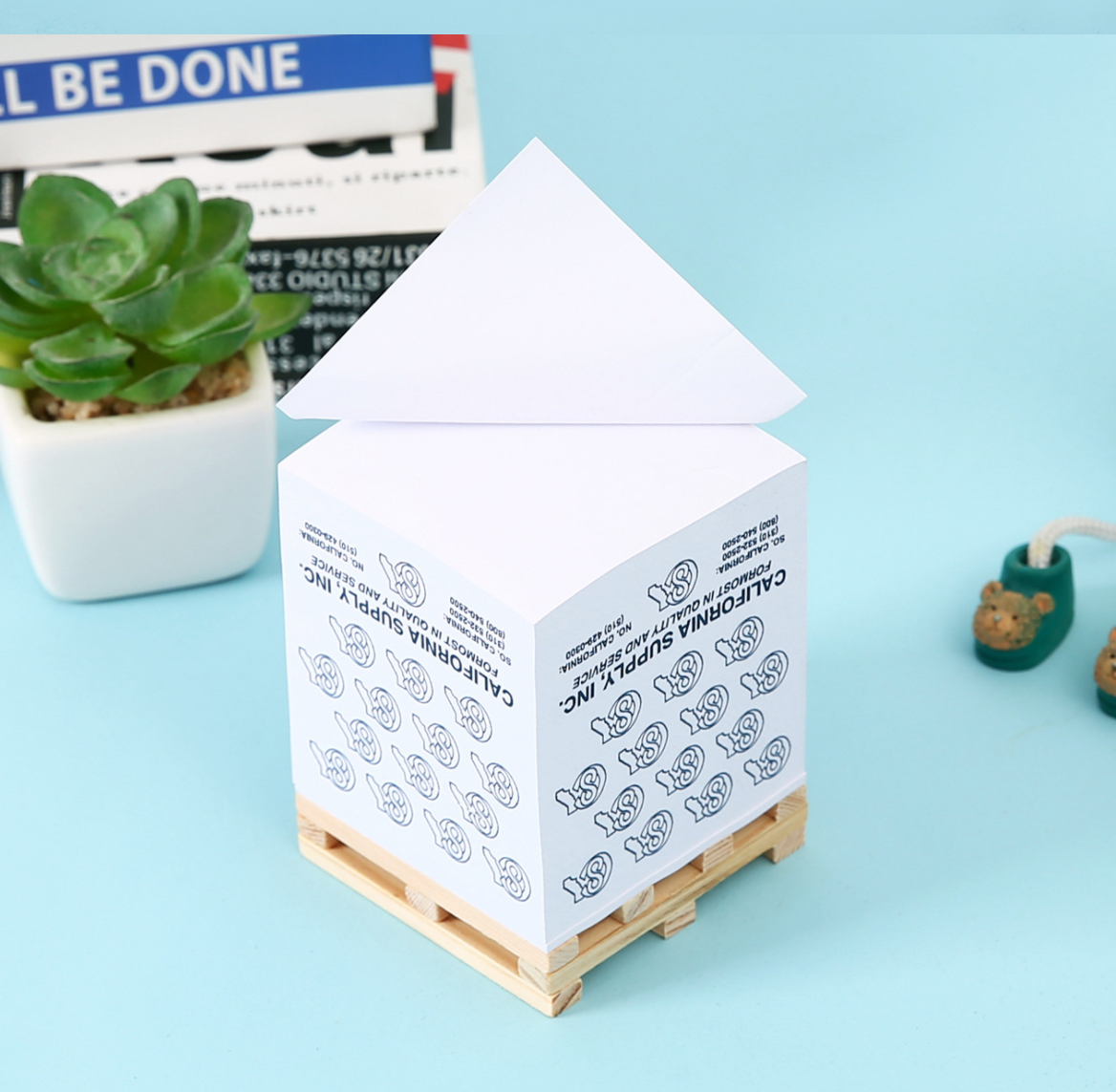 Cube Adhesive Note with Wooden Pallet 3