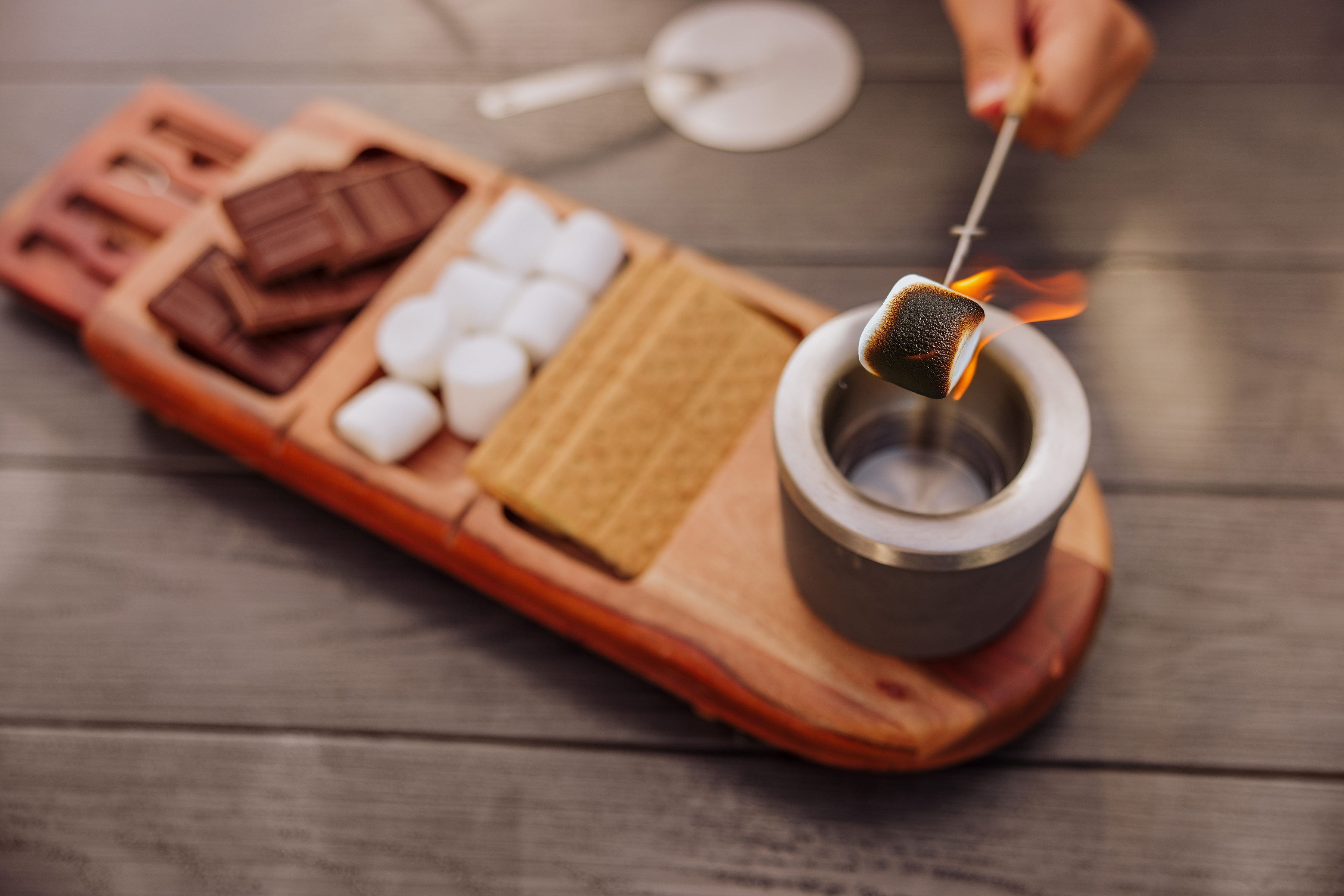 Dolce S'mores Kit with Tabletop Fire Pit 2