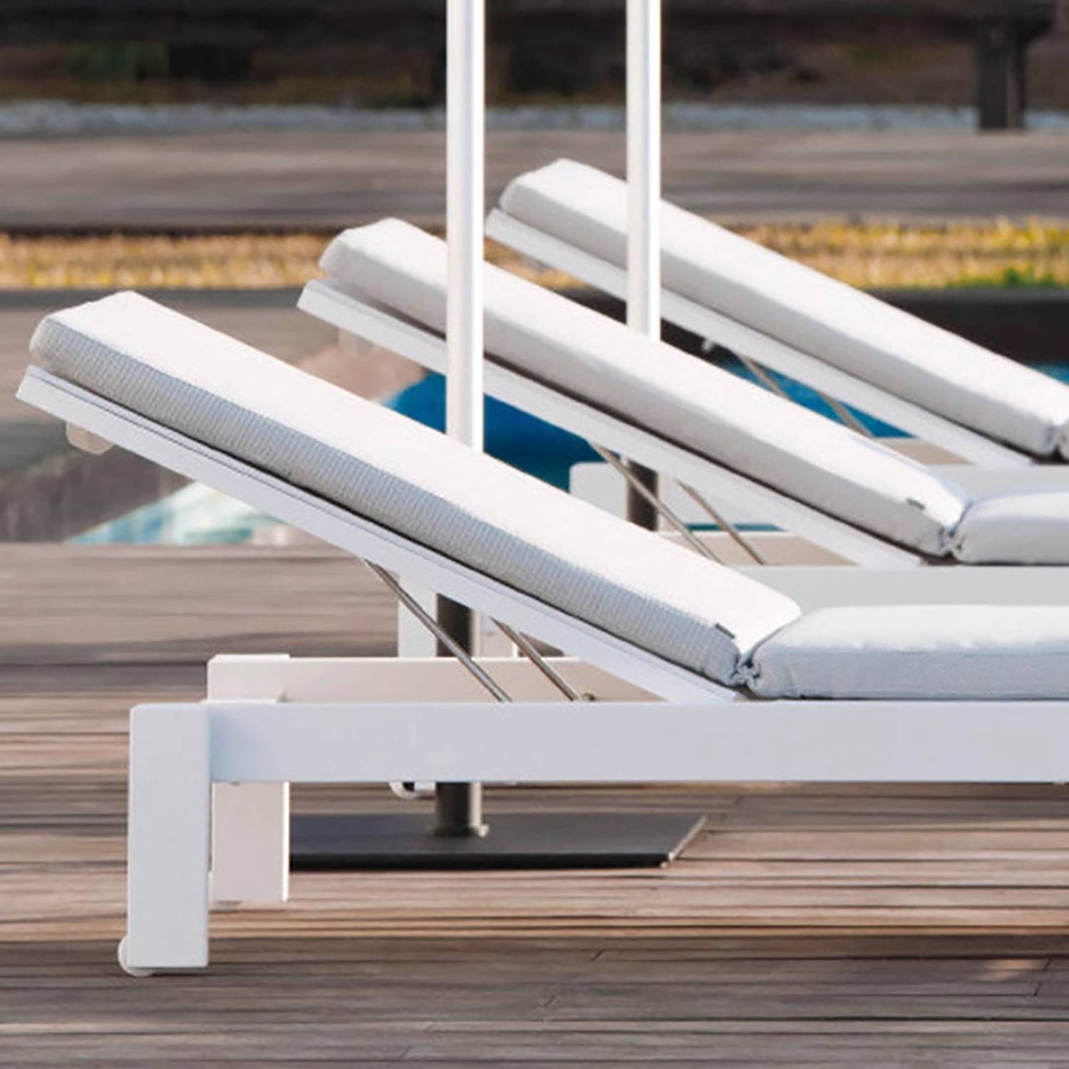 Outdoor Foldable Beach Lounger 2