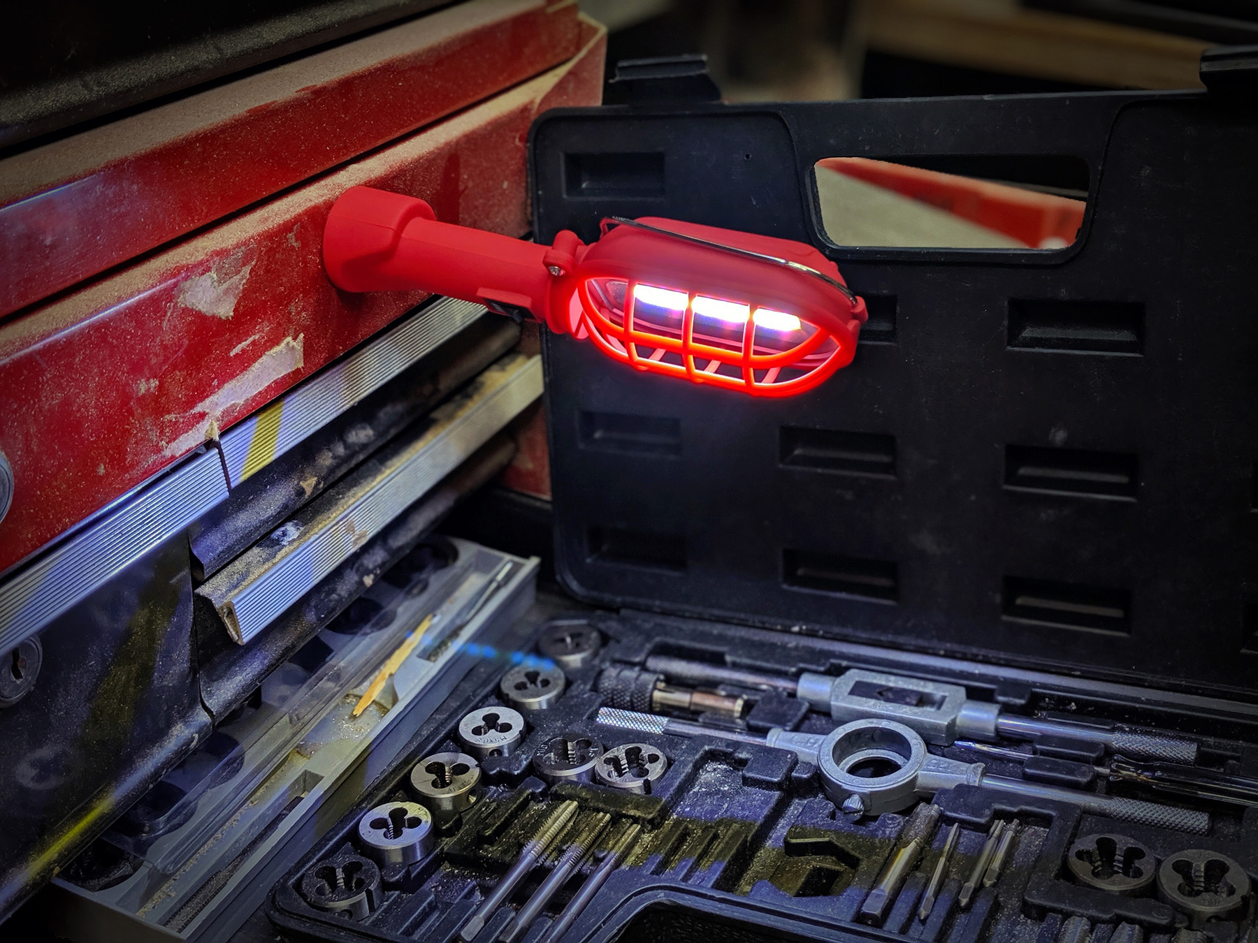 Mini Magnum Portable Worklight 12
