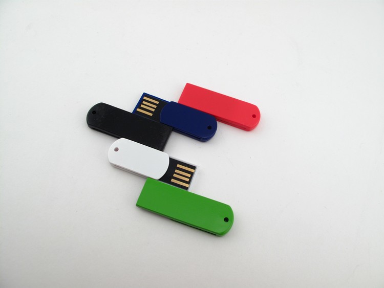 16GB Goldfinger USB Drive 900