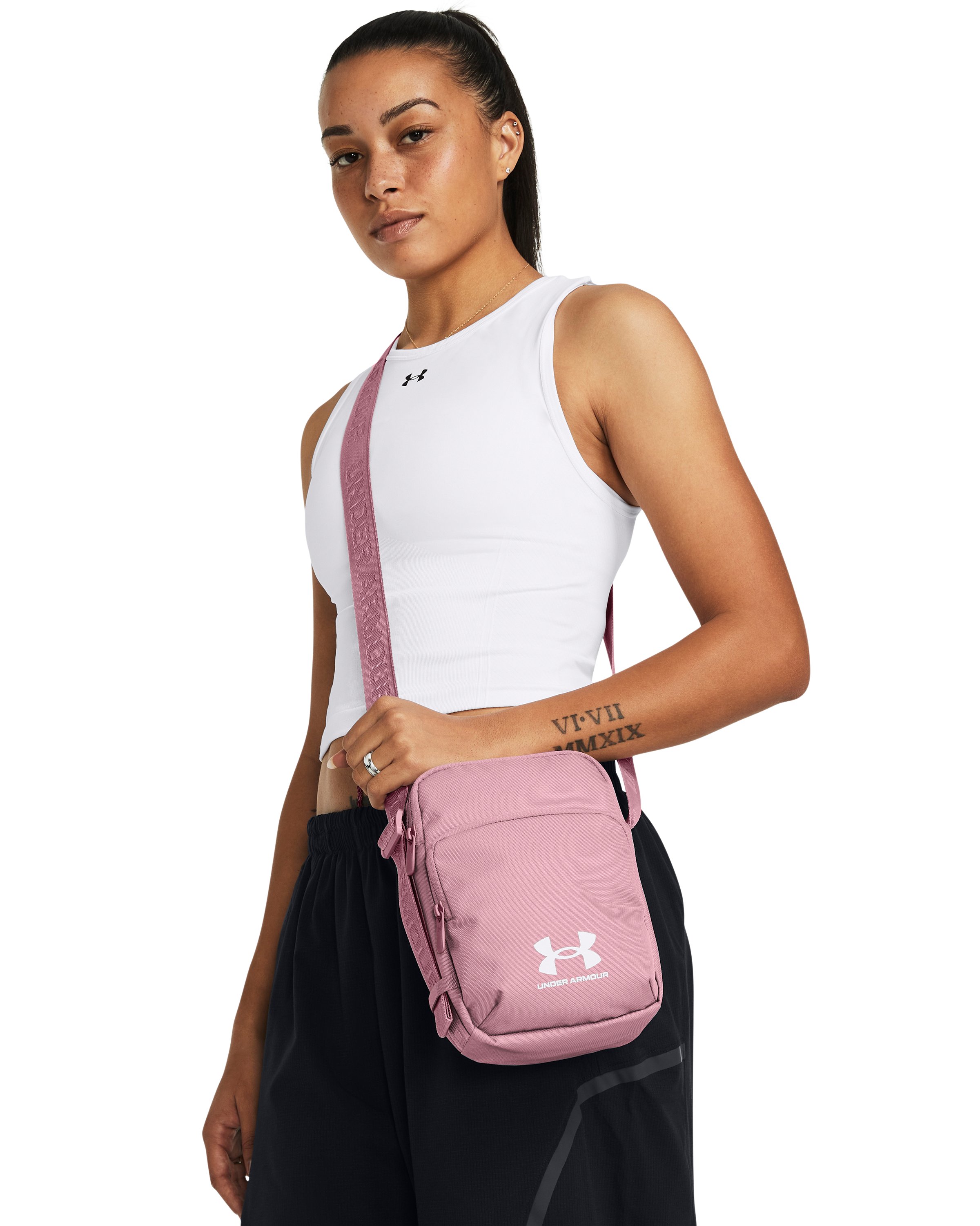 UA Essential Lite Crossbody 2