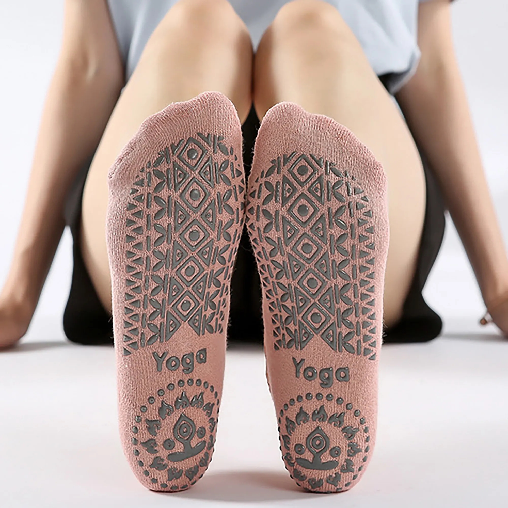 MOQ 50pcs Adult Non Slip Yoga Pilates Grip Socks 2