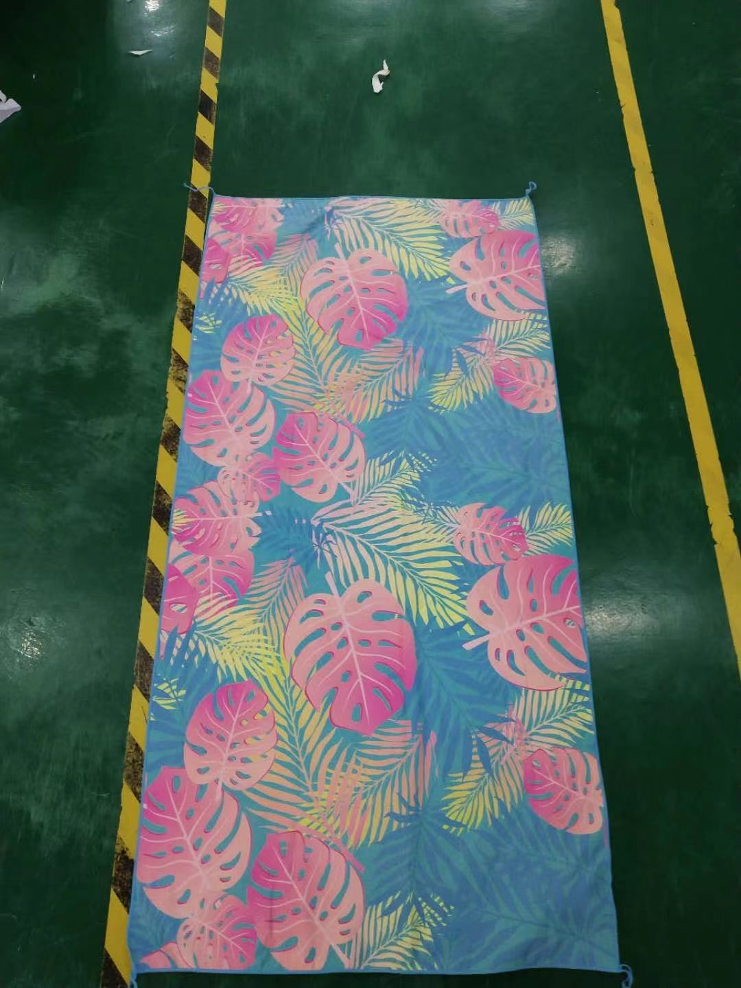 Microfiber Beach Towel In Mesh Bag 5
