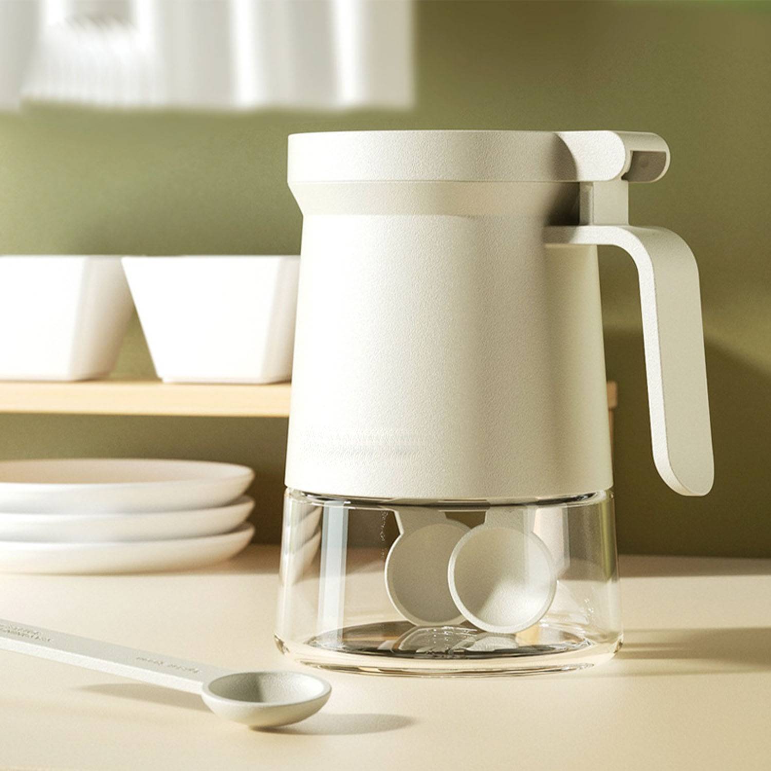 Kitchen moisture-proof glass condiment bottle with spoon 5