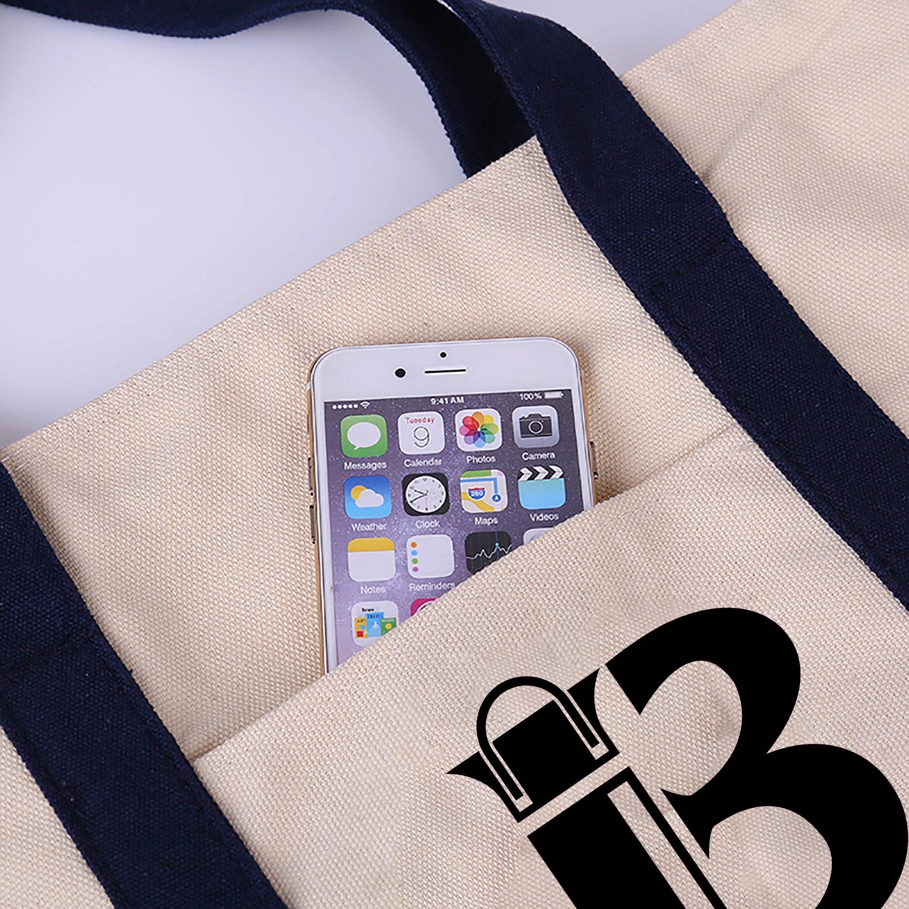 Stylish Canvas Tote Bag With An External Pocket 3
