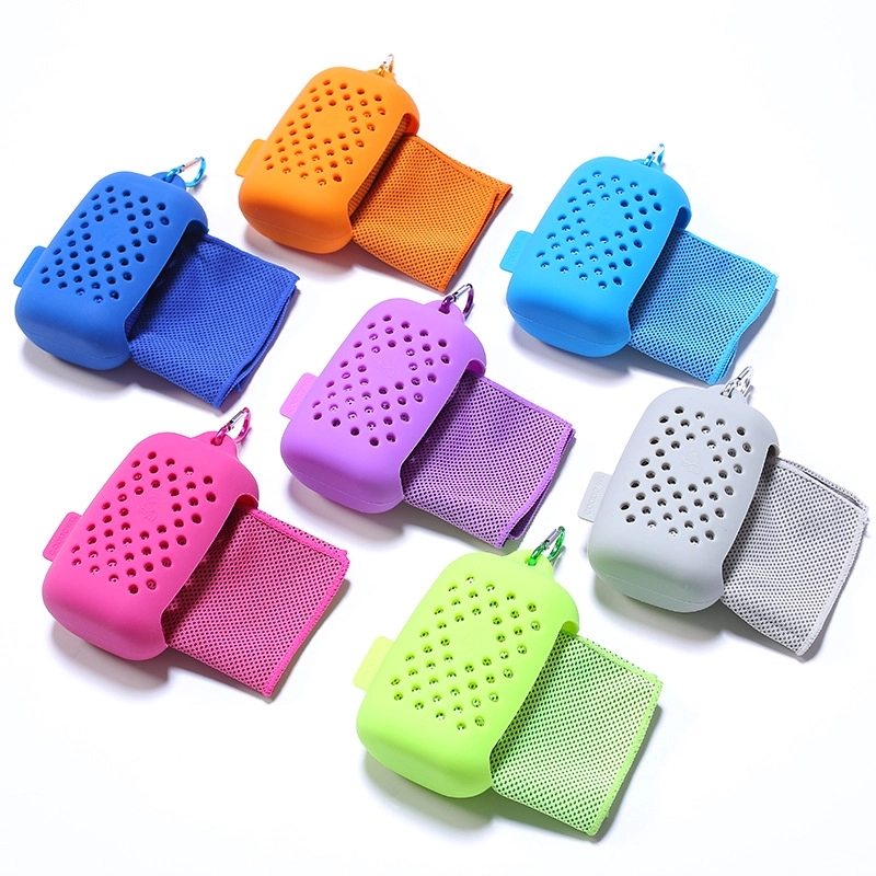 Sports Quick Dry Towel with Silicone Storage Bag 3