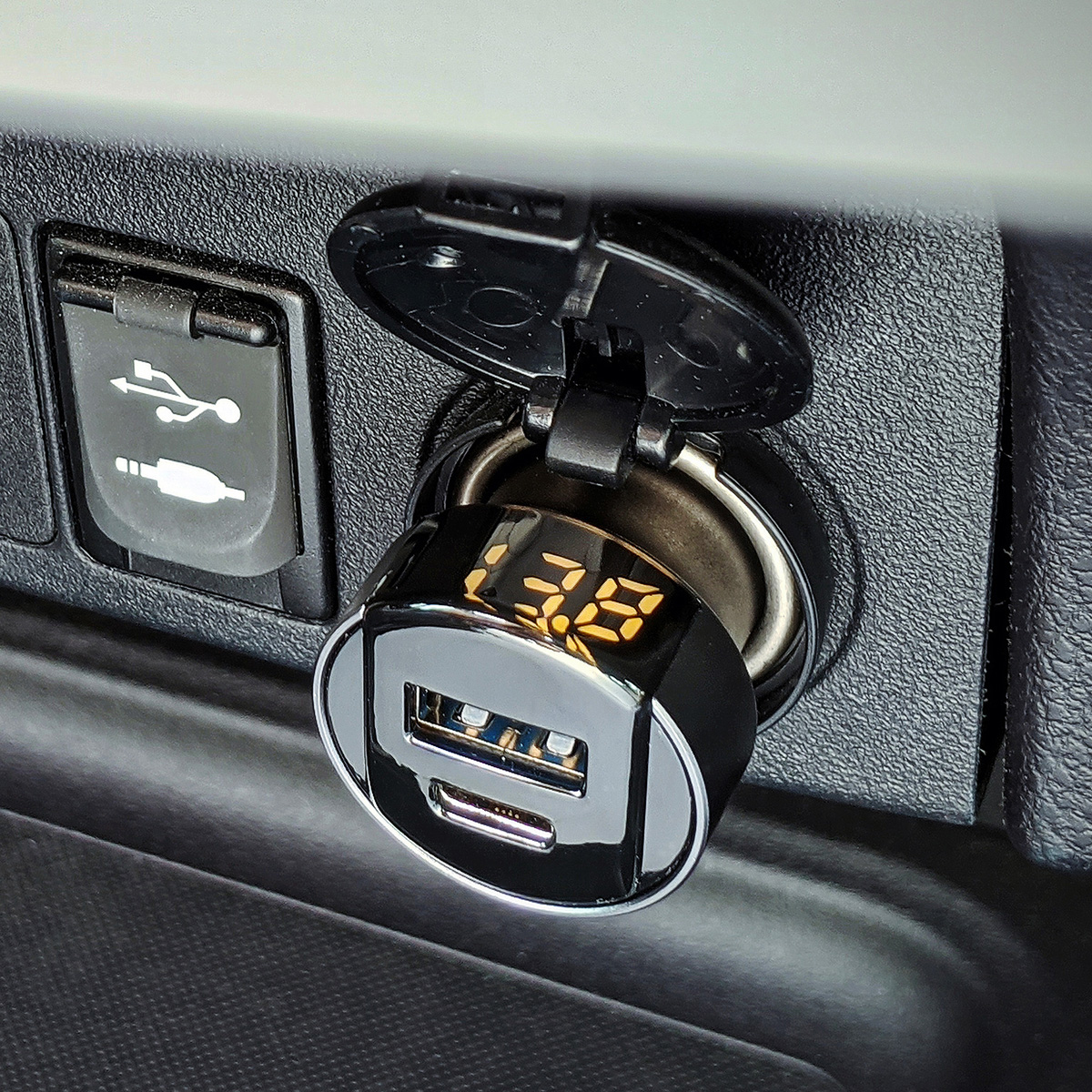 ihub™  Super Fast USB-C 18W PD Car Charger 8