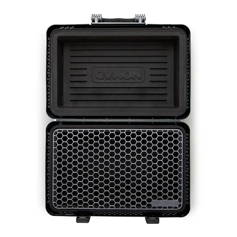 Nomad Grill & Smoker 15