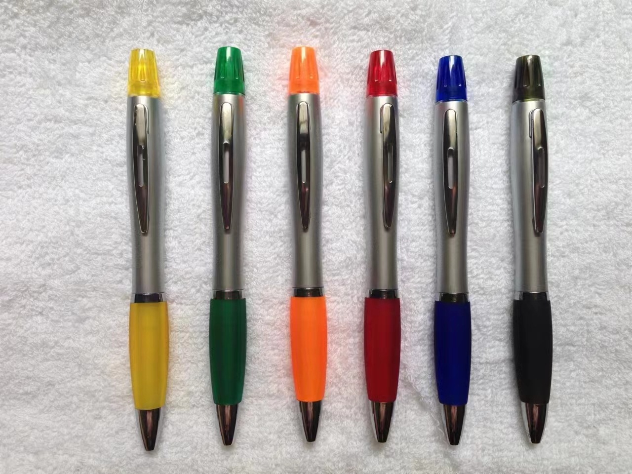 Ballpoint pen with highlighter 2