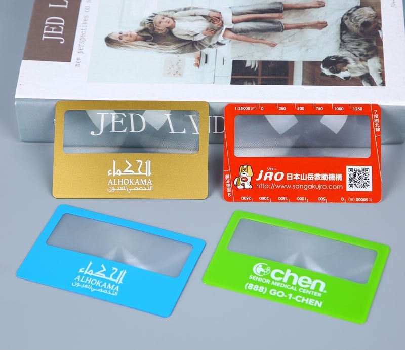 4X PVC Credit Card Size Magnifier 2