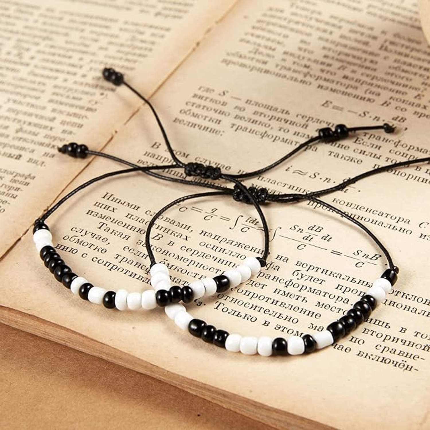 Black and white rice bead paper card bracelet 5