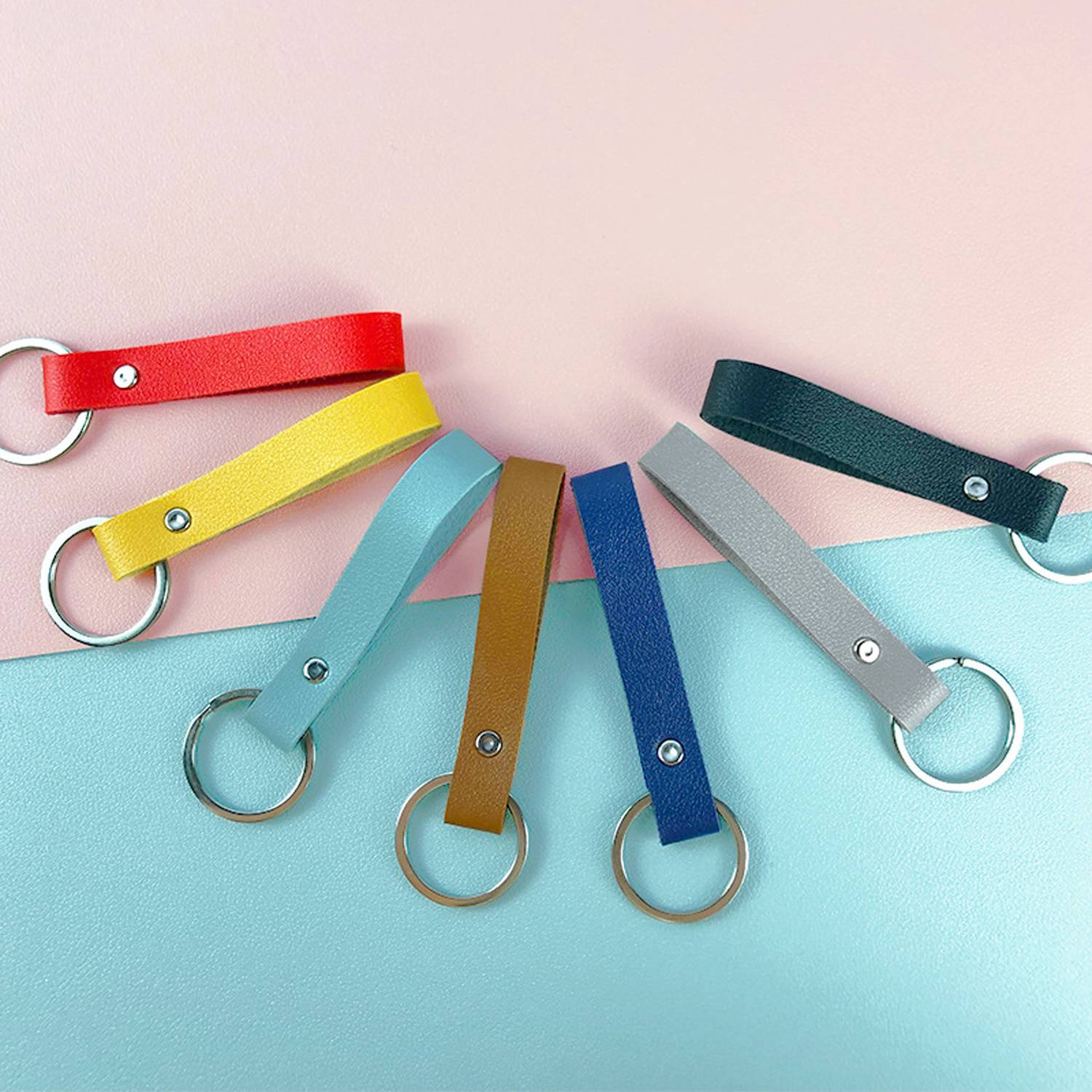 Men's And Women's Minimalist PU Leather Car Keychain 2