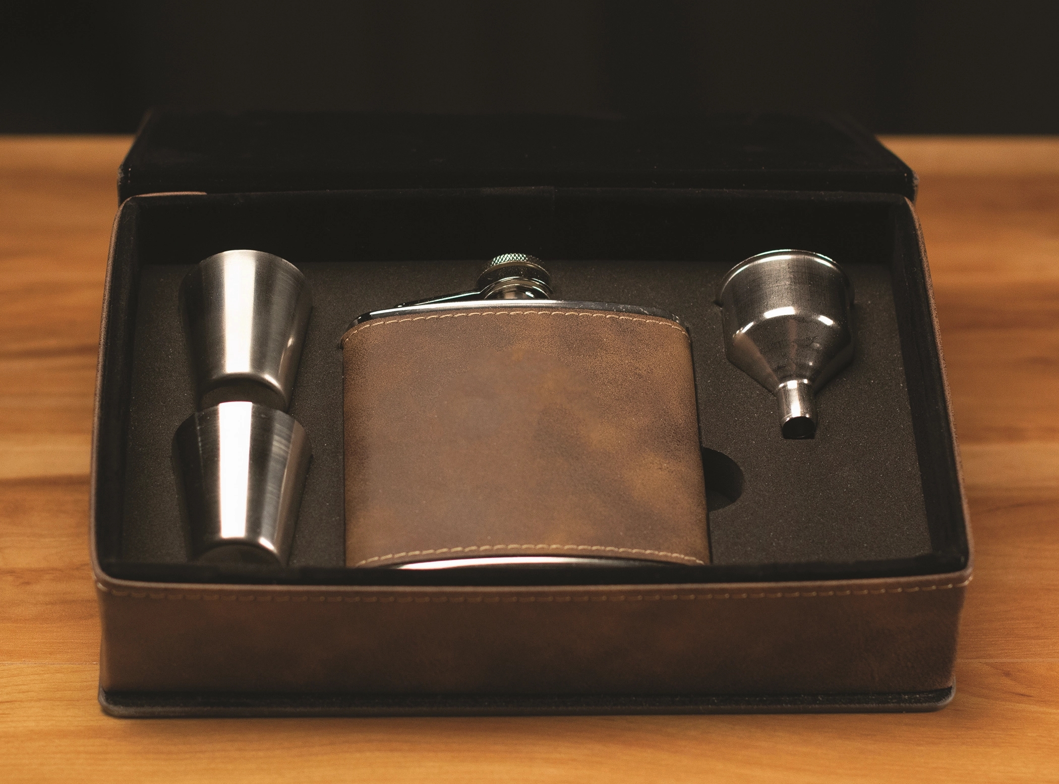 Leatherette Flask Set 4