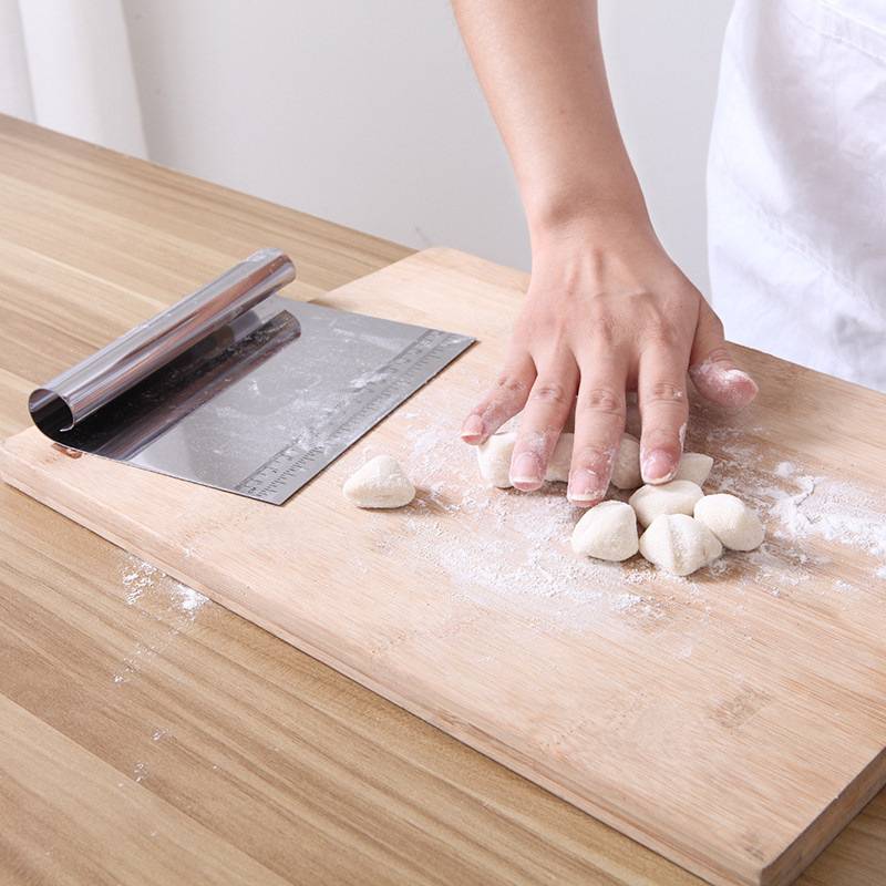 Scaled Stainless Steel Pasta Cutter 3
