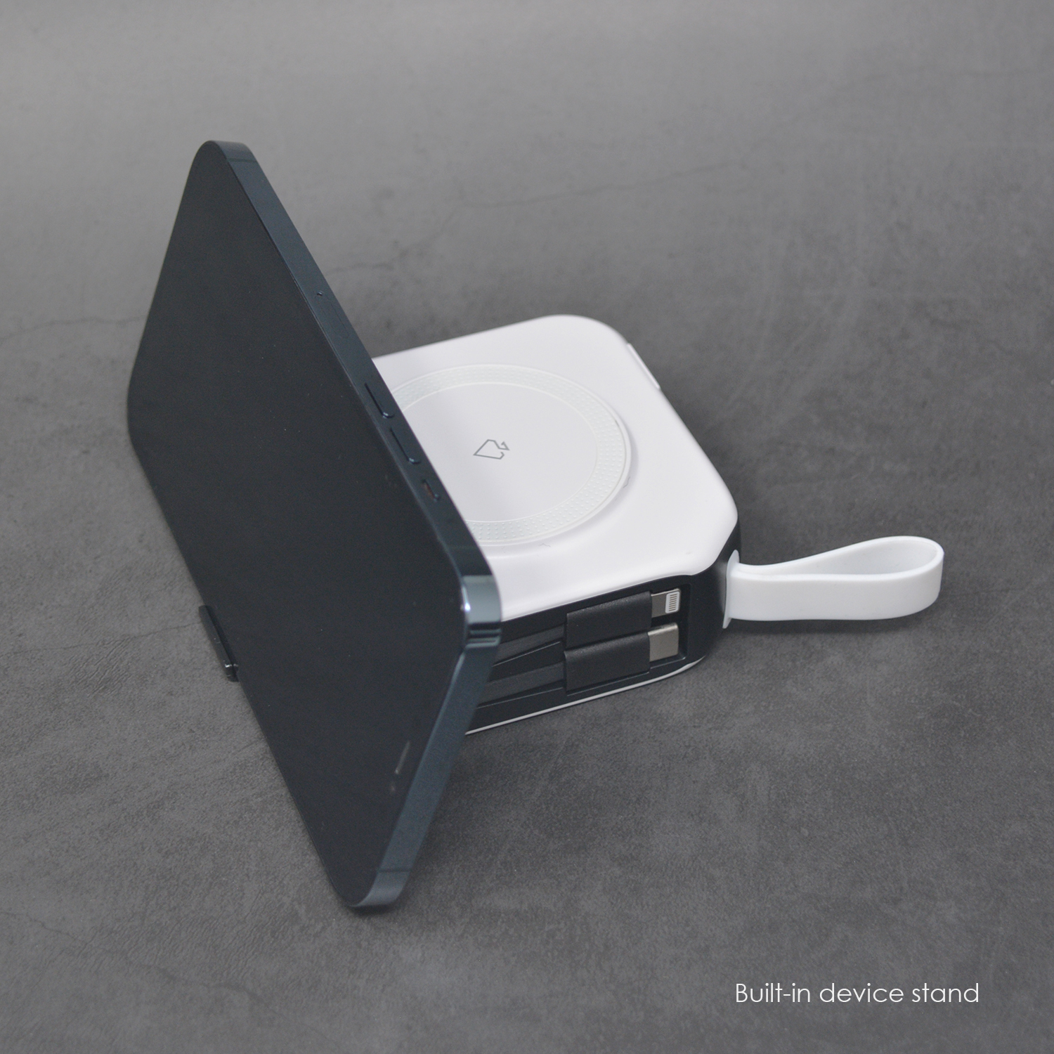 Traveler Qi 3 0 Power Bank And Universal Travel Adapter Set