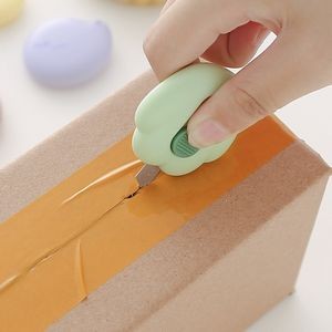 Paw Shaped Steel Carving Knife Detachable Blade 6