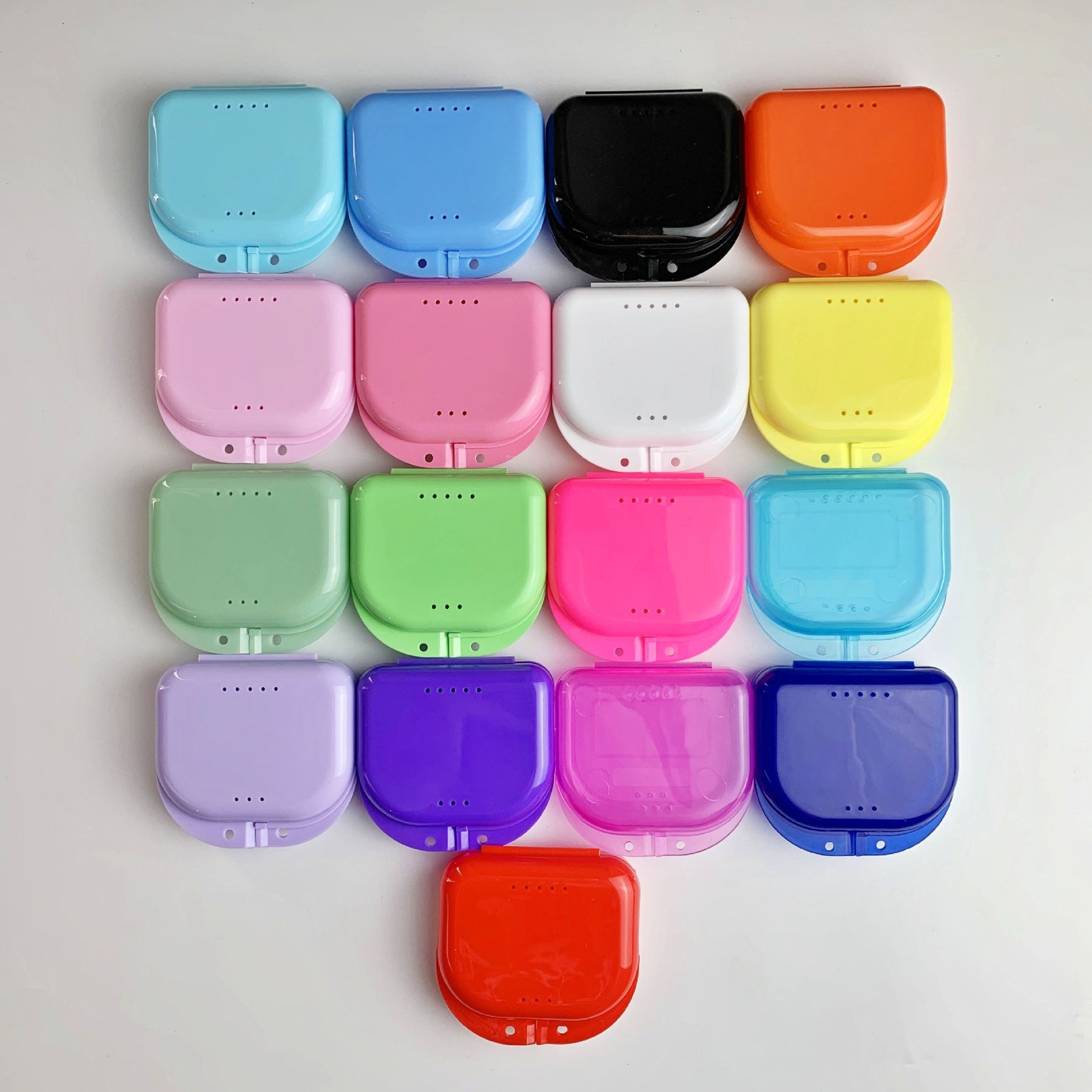 Orthodontic Retainer Case With Vent Holes 12
