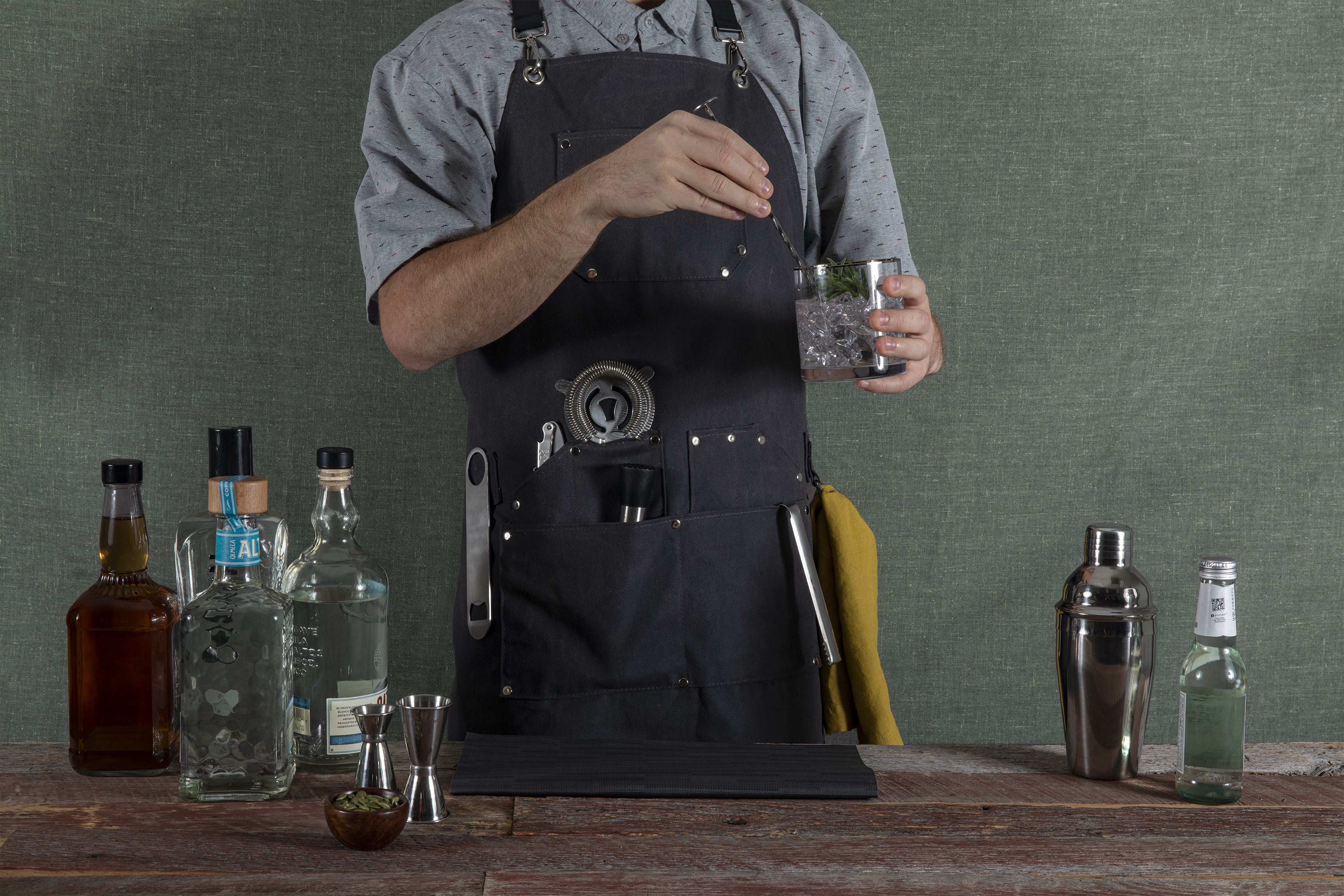 Collins Waxed Canvas Mixologist Apron 4