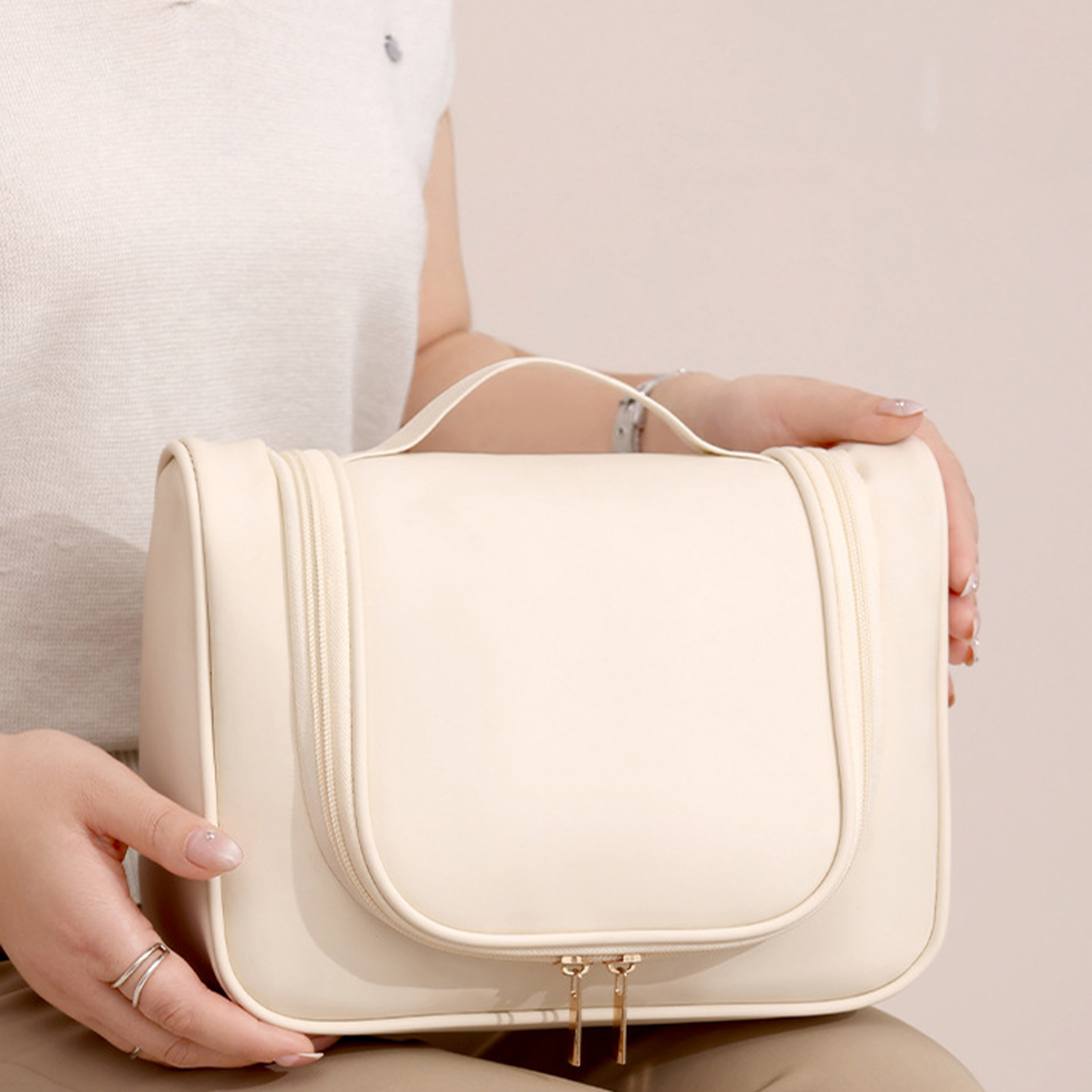 Leather Large Capacity Portable Toiletry And Makeup Bag 3