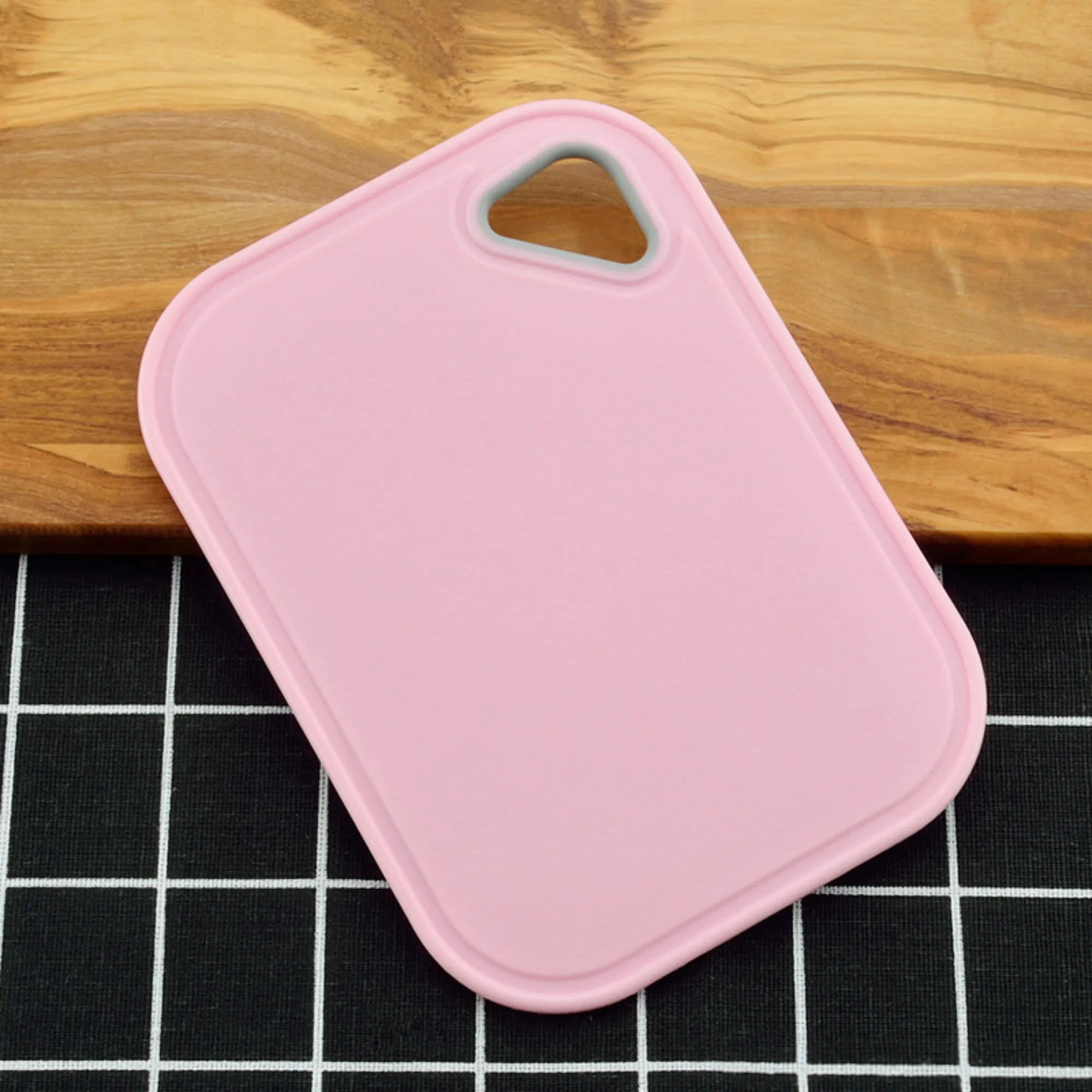 Pink PP Plastic Hanging Cutting Board with Anti - slip Featu 1