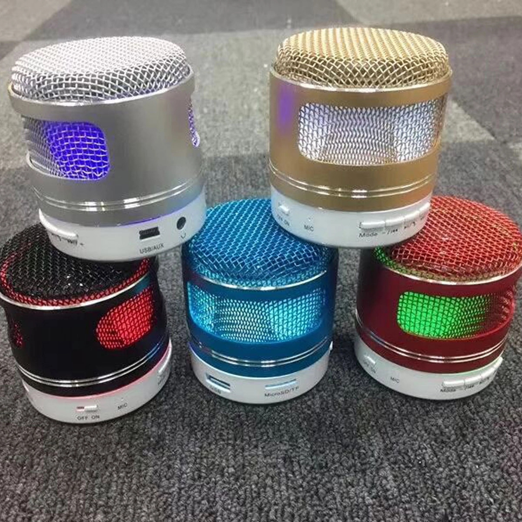 Q8 Wireless Speaker with LED Light 4