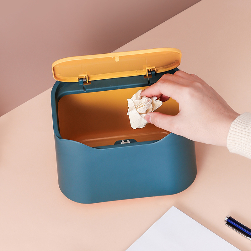 Mini Desktop Trash Can w/Lid 18