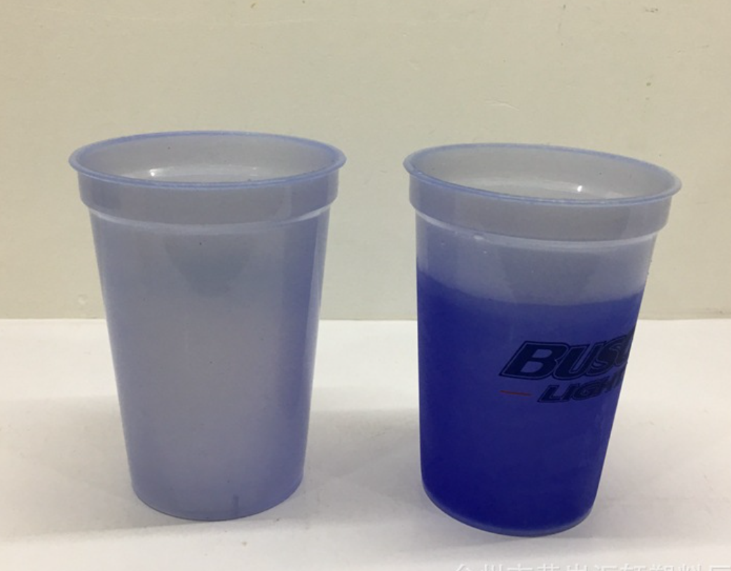 20 OZ Plastic Stadium Cup with Lid 4