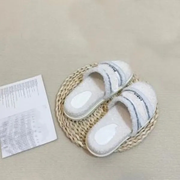 2023 Ladies Luxury Embroidered Letter Non-Slip Slippers 1