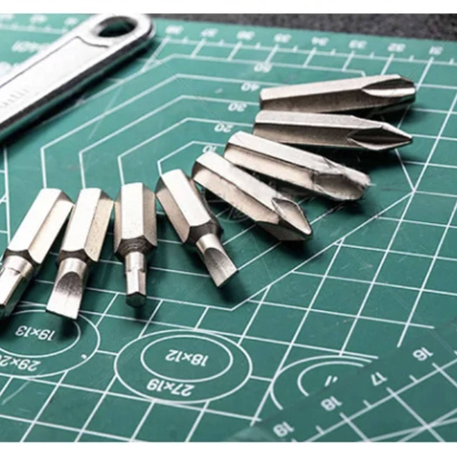 Car Shaped Hand Tool Set 6