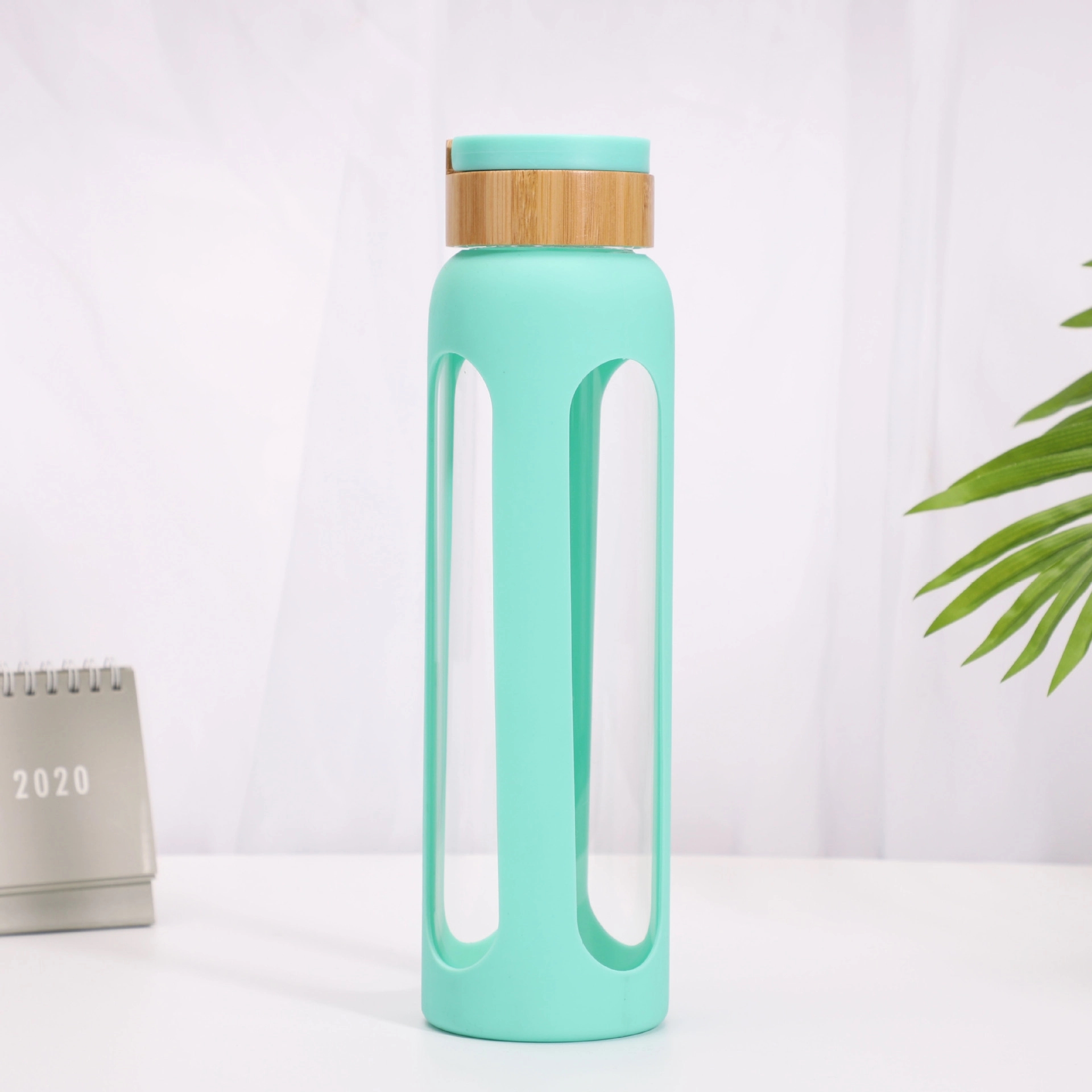 20oz Glass Bottles with Sleeve Silicone Sleeve, Bamboo Lid 2