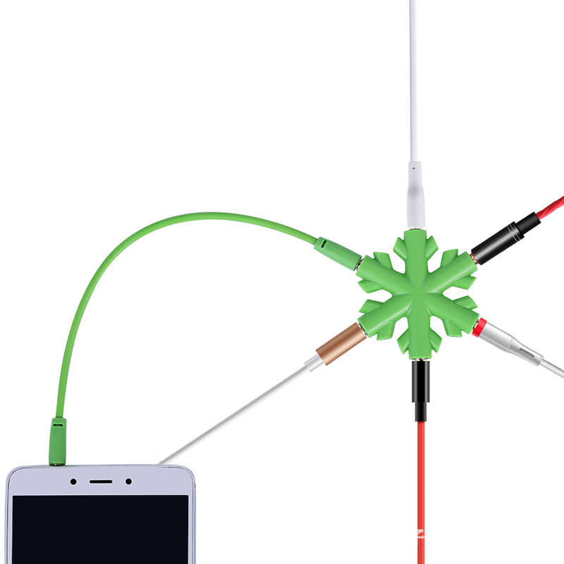 Snowflake Shaped Headphone Splitter 4