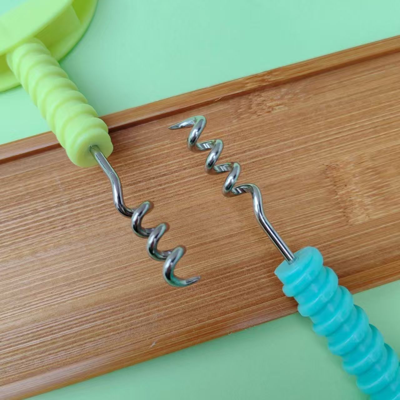 Cut Out Design Wine Opener 3