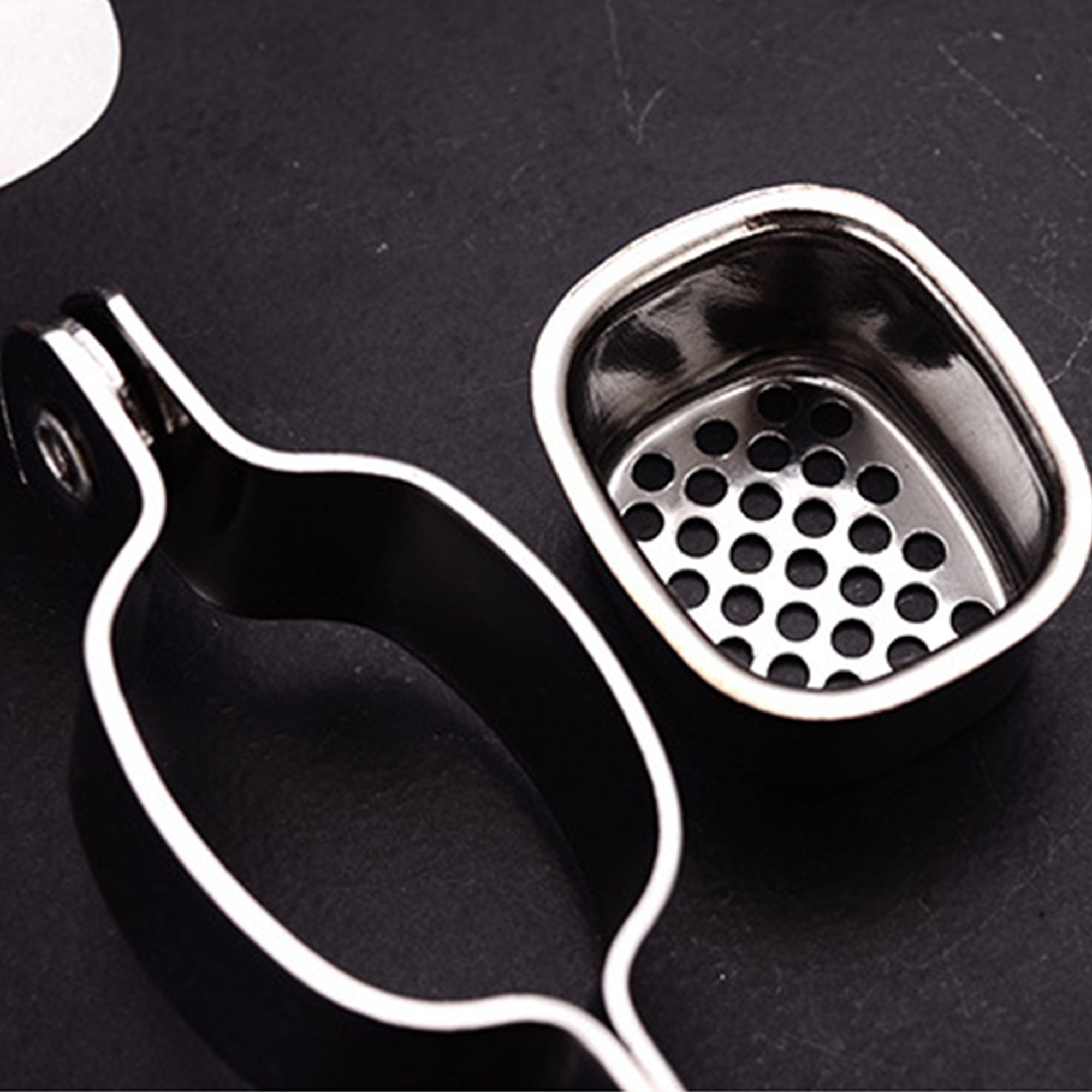 MOQ100 Stainless Garlic Press And Peeler Combo 4