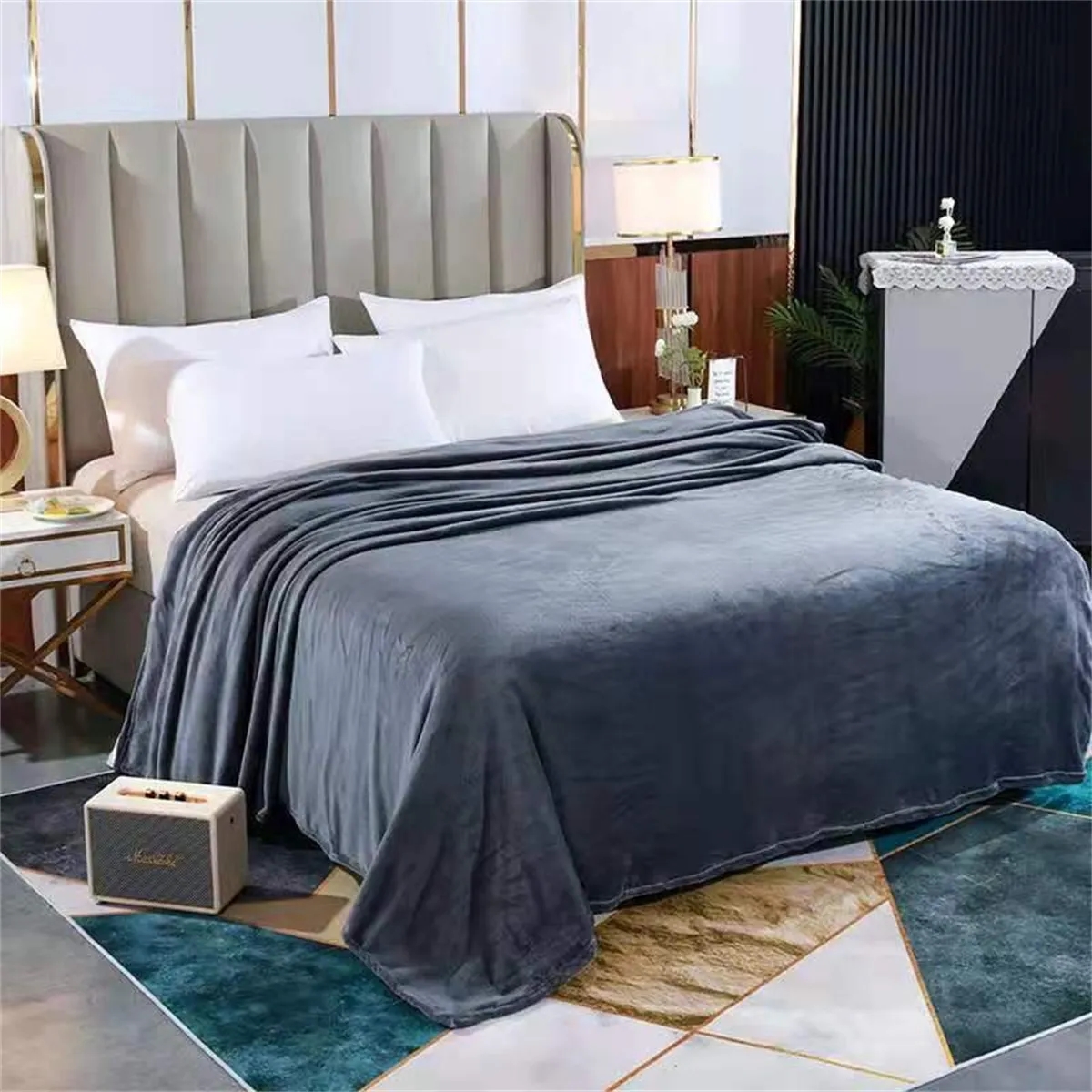 Soft Lightweight Microfiber Flannel Blankets 2