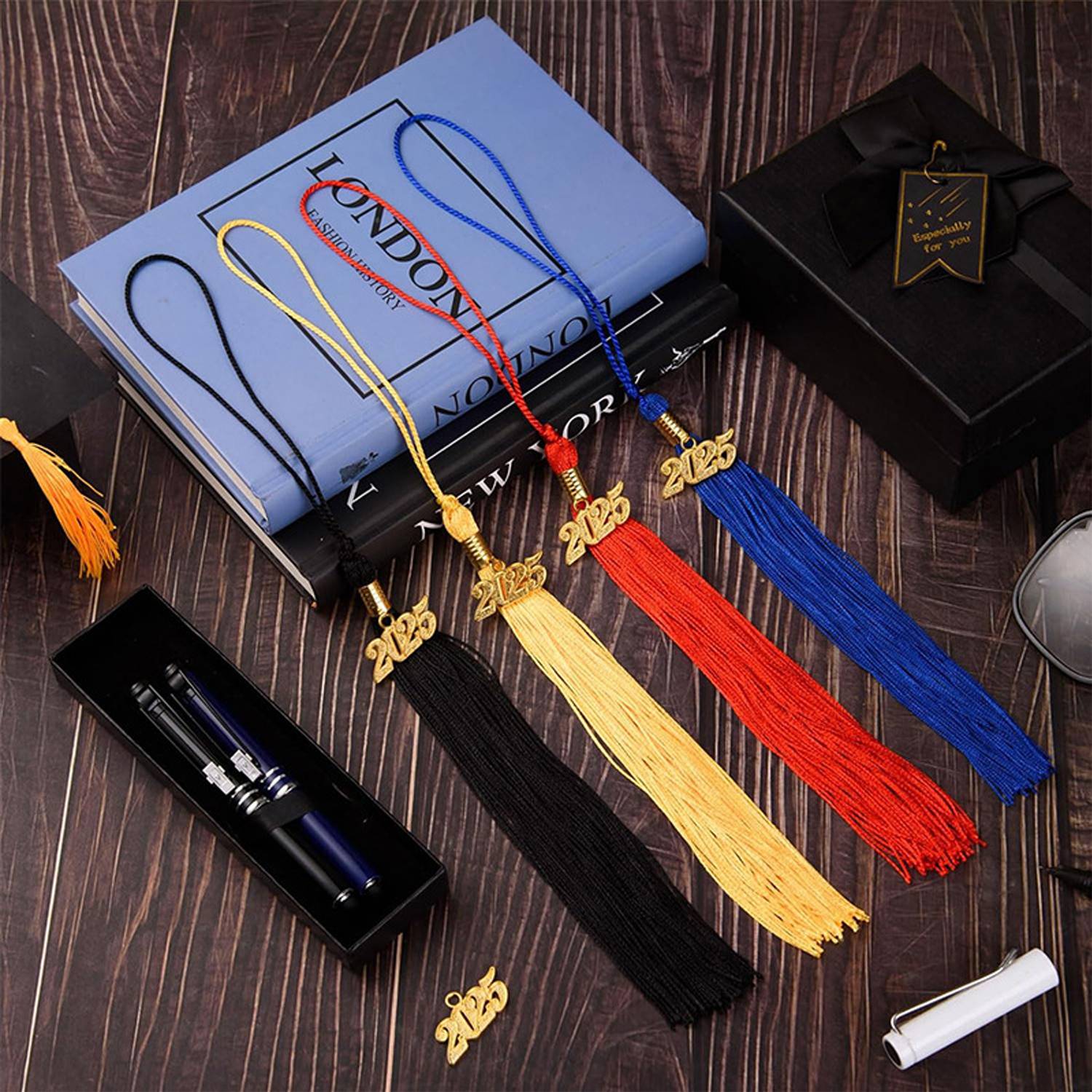 Graduation Tassels With Gold 2025 Year Charm Pendant 12