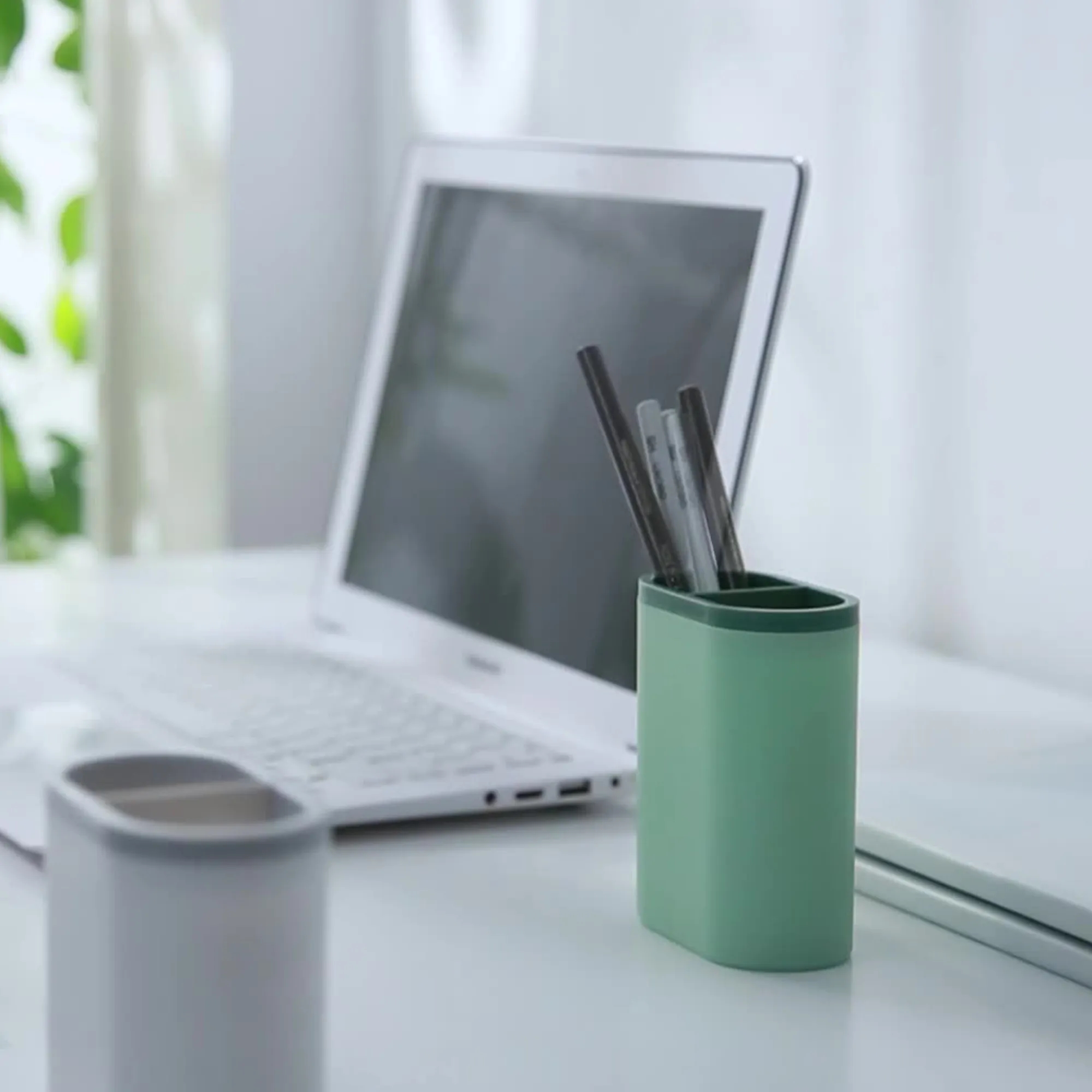 Pen and Pencil Holder 6