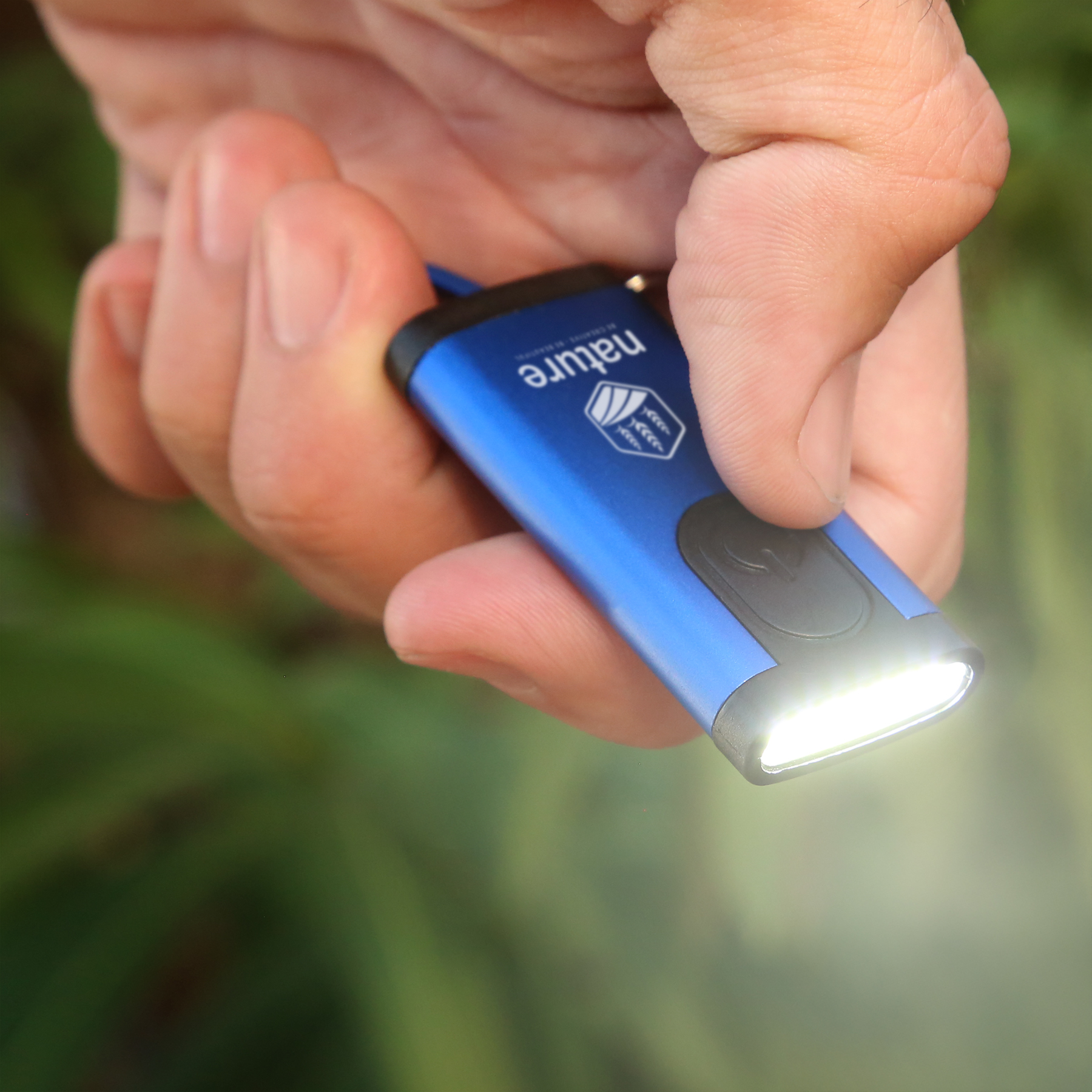 reNew Ultra-Compact Rechargeable Flashlight 1