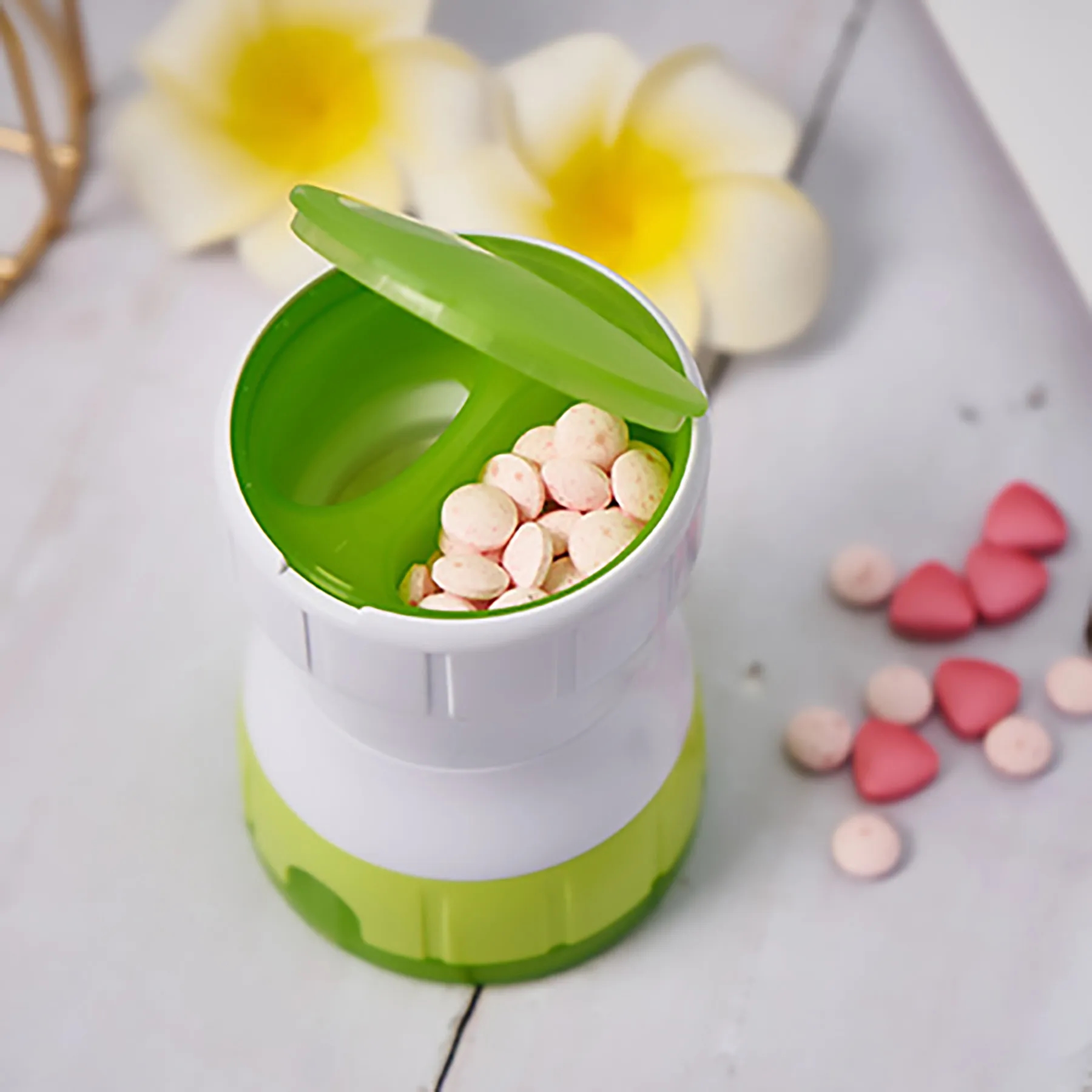 Plastic Convenient 3-In-1 Grinder 1