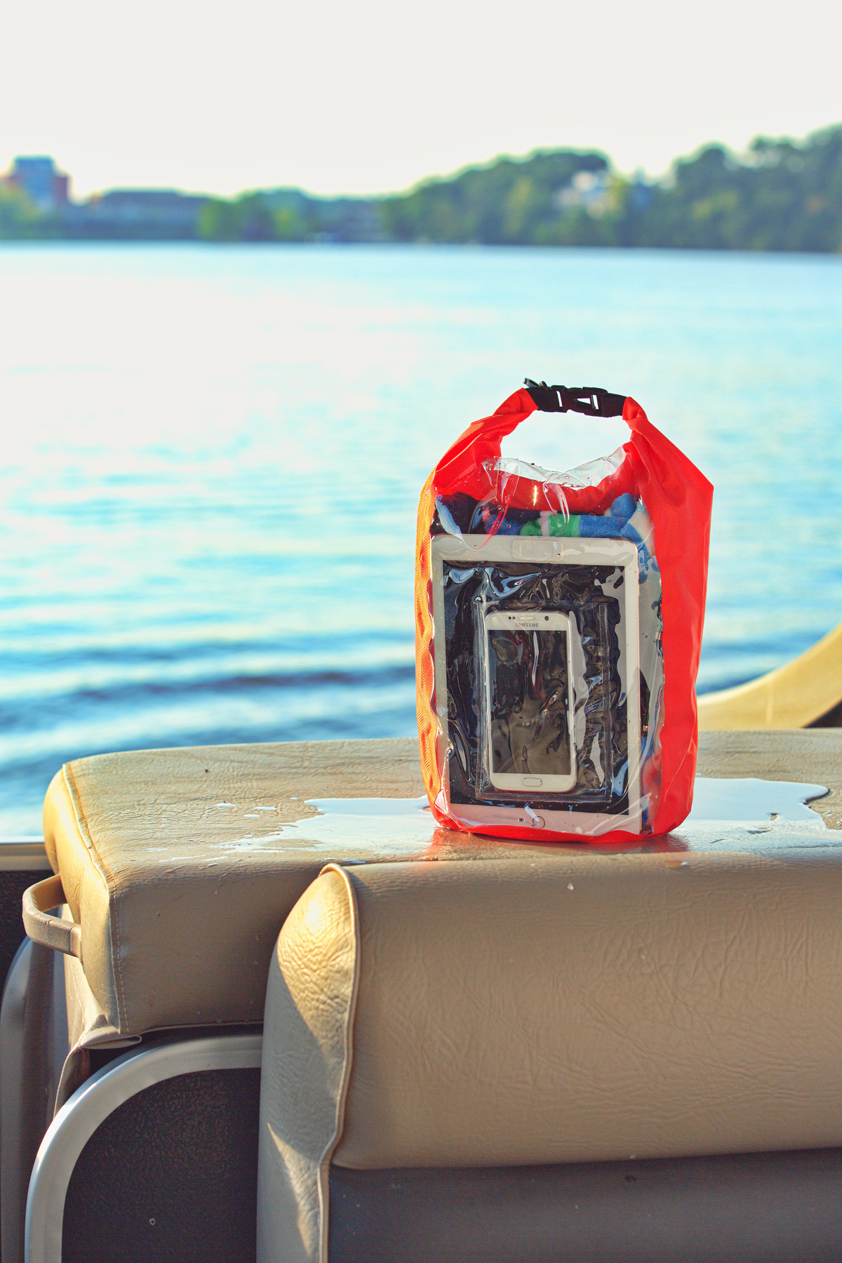 10-Liter Waterproof Gear Bag With Touch-Thru Pouch 3