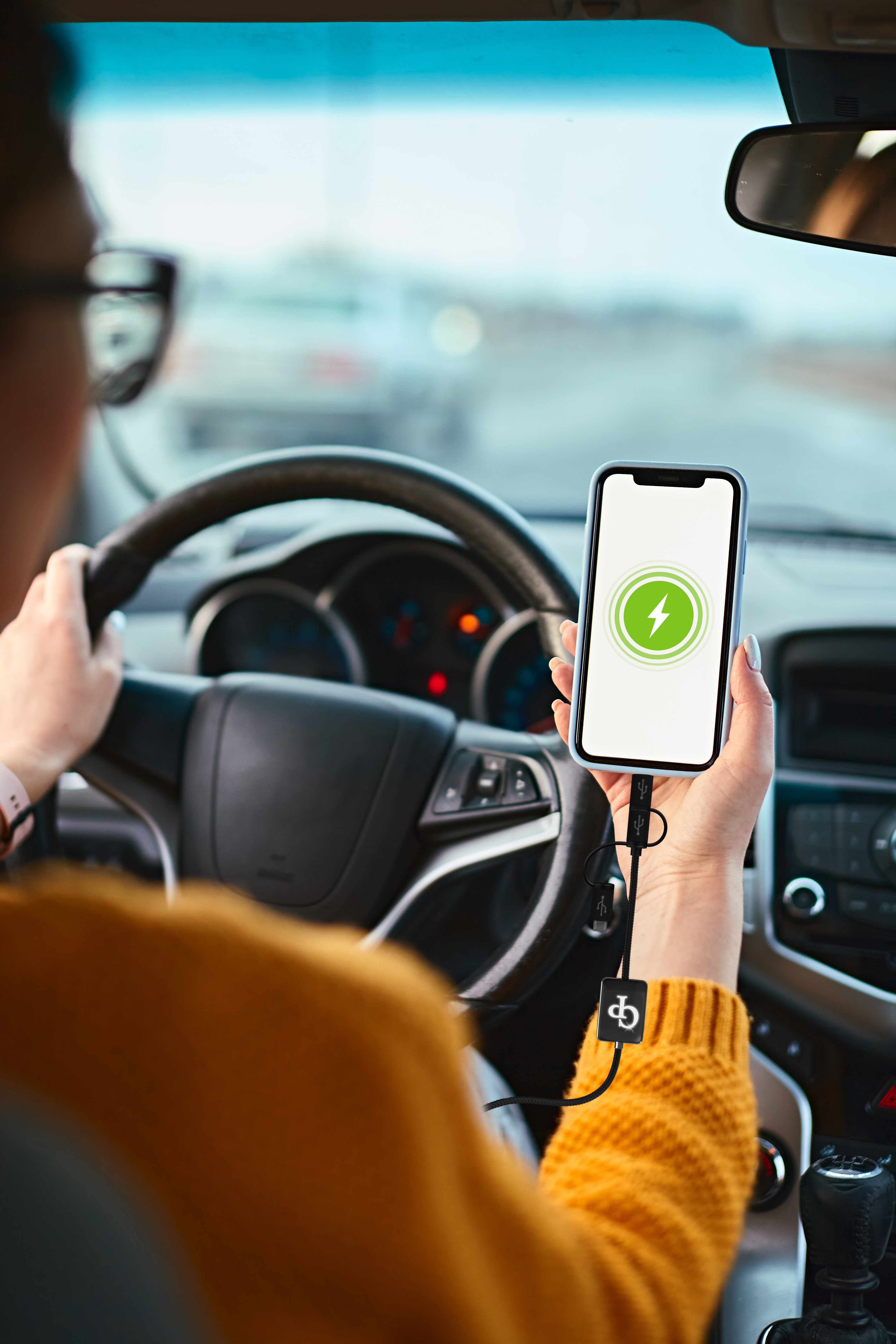 SCX Innovative Design™ In-Car Charging Cable 2A 18