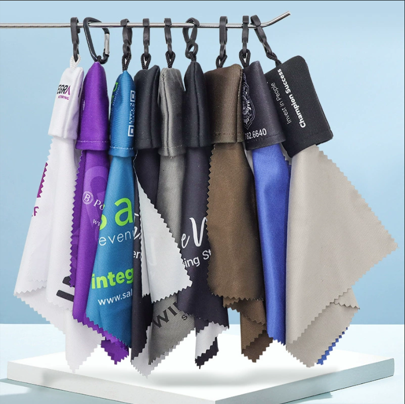 Microfiber Eyeglasses Cleaning Cloth in Pouch with Key Chain 2