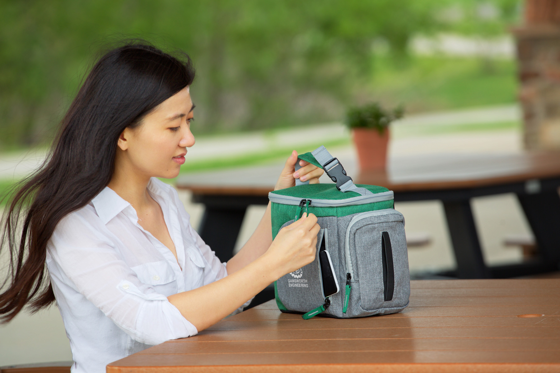 Summit Insulated Cooler Bag with Napkin Dispenser 1