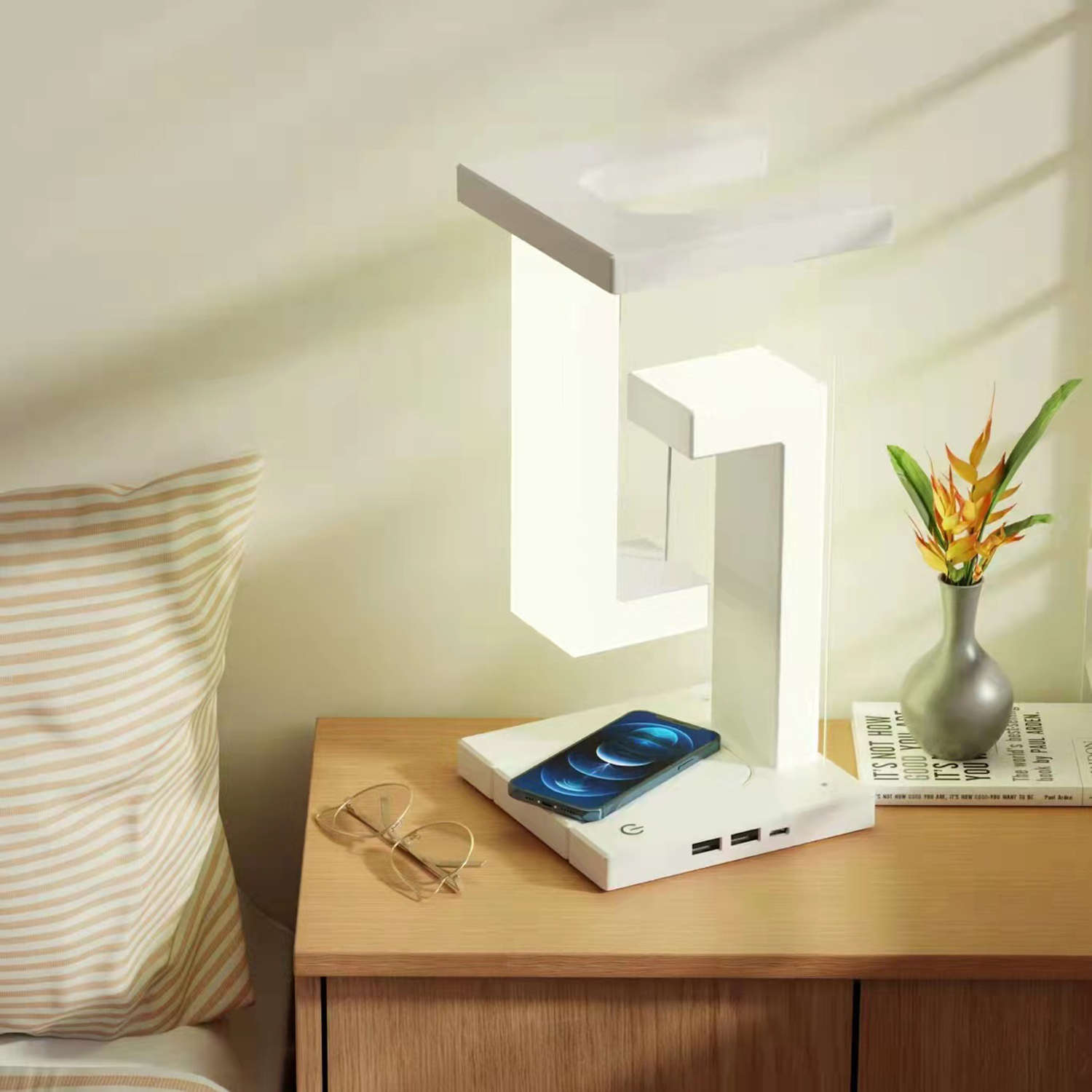 2 in 1 Levitating Wireless Charger & Desk Lamp 2