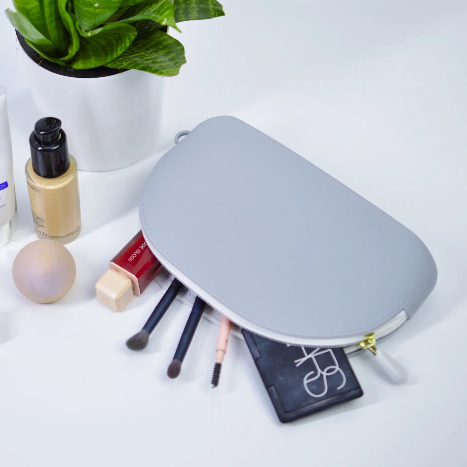 Customized silicone waterproof makeup bag 3
