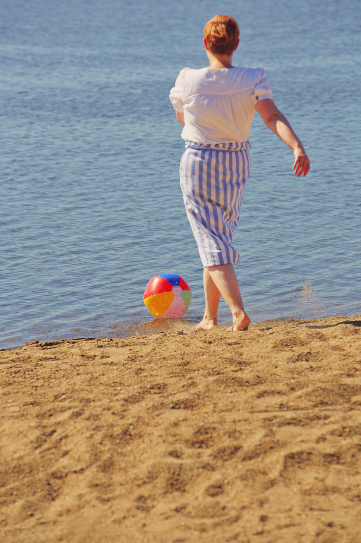 Sunburst 16" Inflatable Beach Ball 2