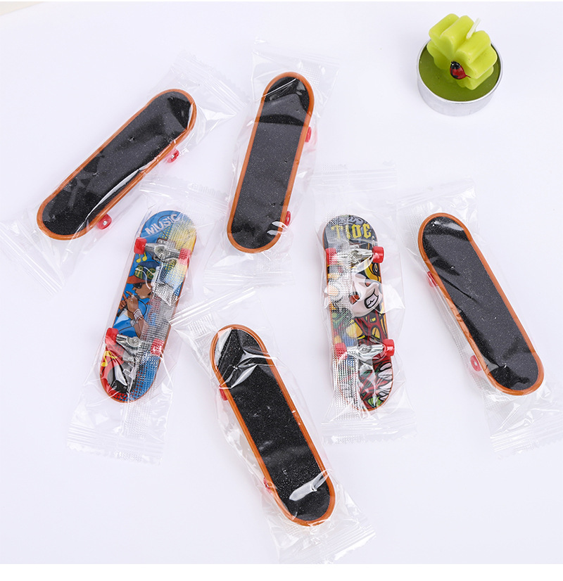 Mini Finger Skateboards Kid Toys 3