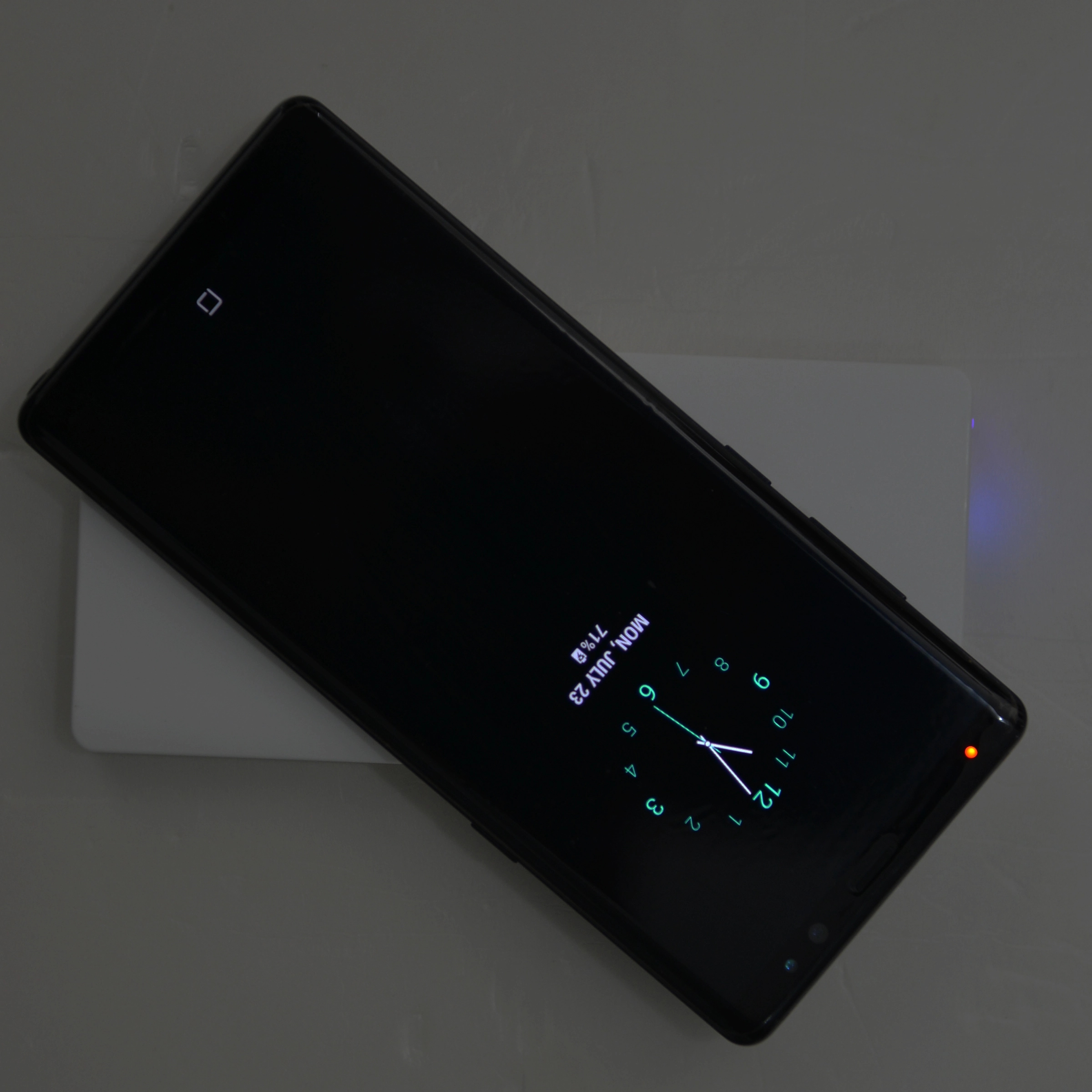 Wireless QI Charger 10,000 mAh Power Bank 1