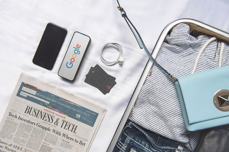 Evrybox™ 4400mAh Charger + Speaker 1